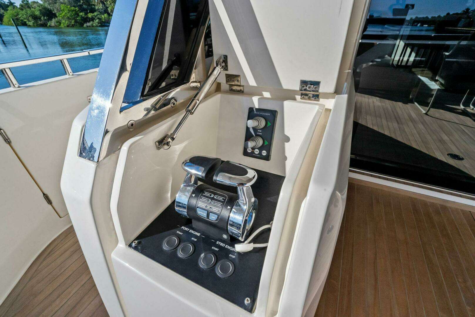 2019 Ferretti Yachts 780 - Image 12