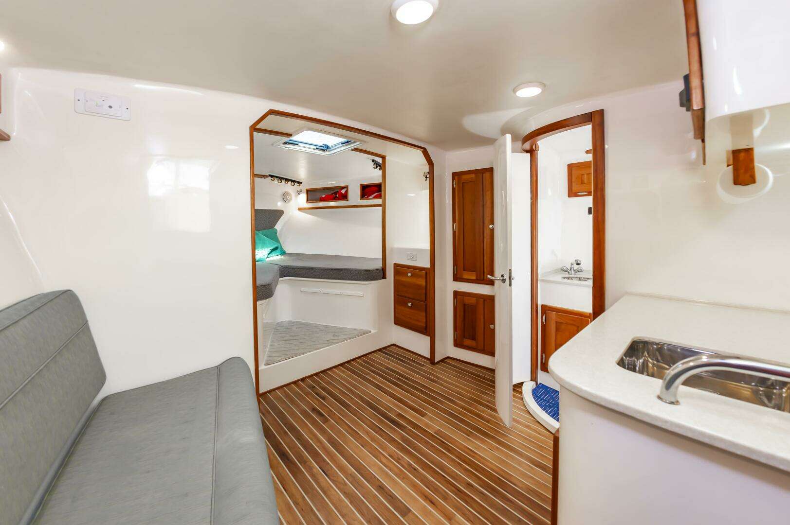 2003 Custom Carolina 40 Layton Express - Image 12