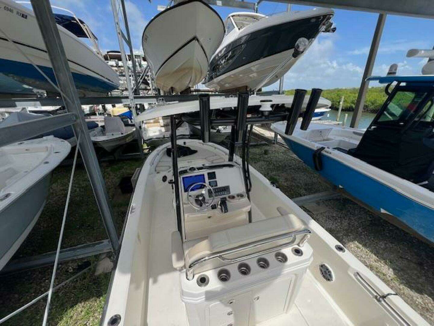 2023 Boston Whaler 250 Dauntless - Image 32