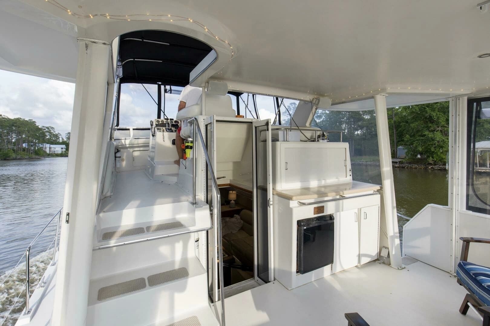 1997 Carver 445 Aft Cabin - Image 4