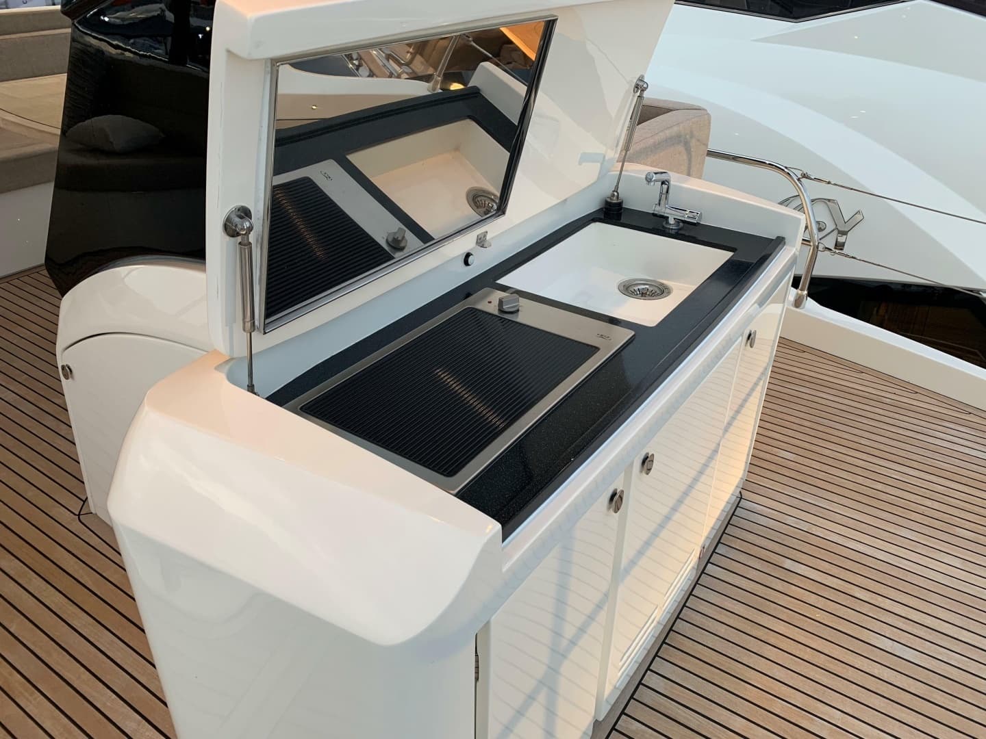 2018 Monte Carlo Yachts MCY 65 - Image 37