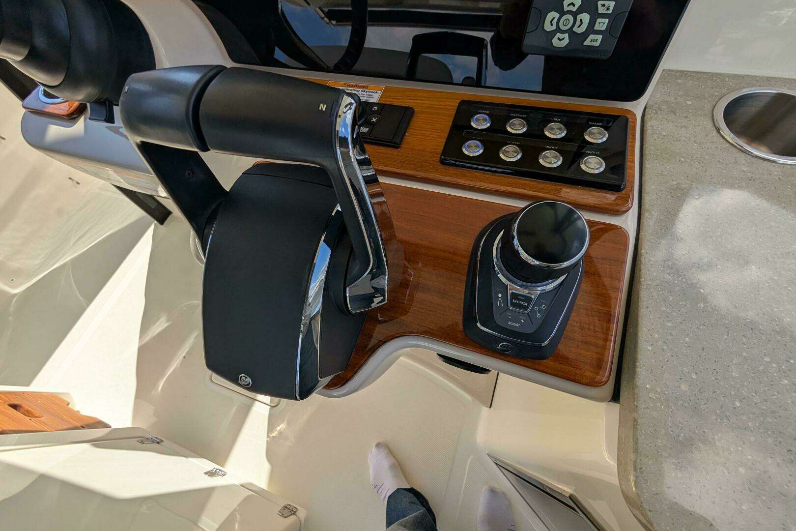 2024 Boston Whaler 350 Realm - Image 4
