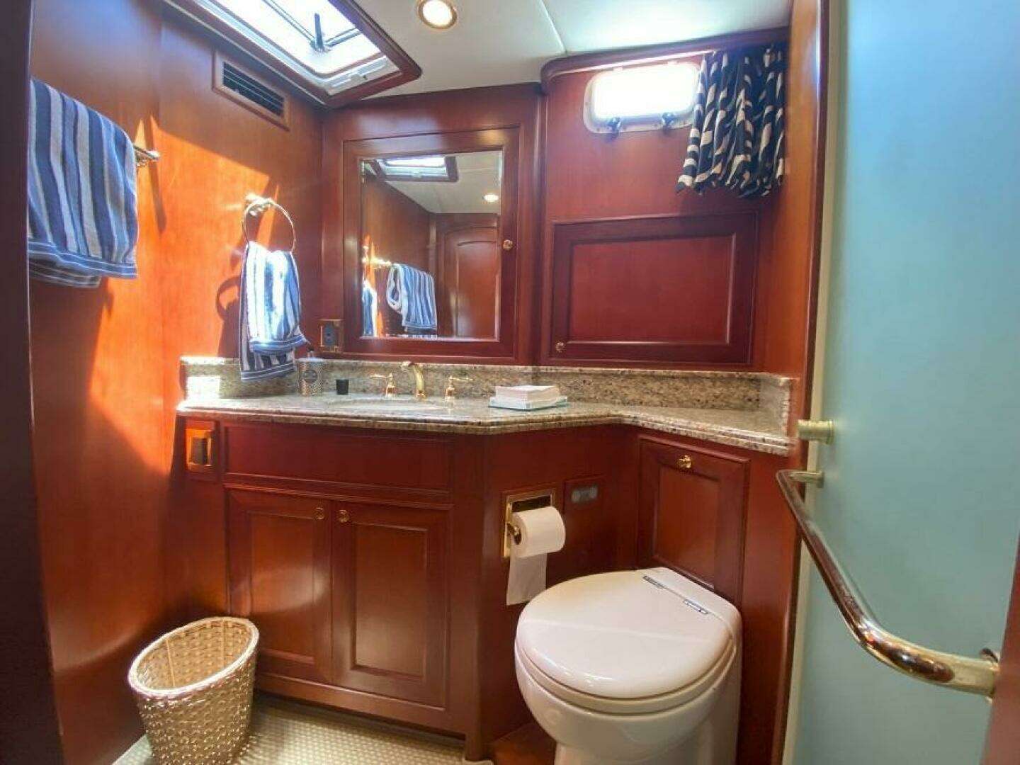 2005 Offshore Yachts — - Image 28