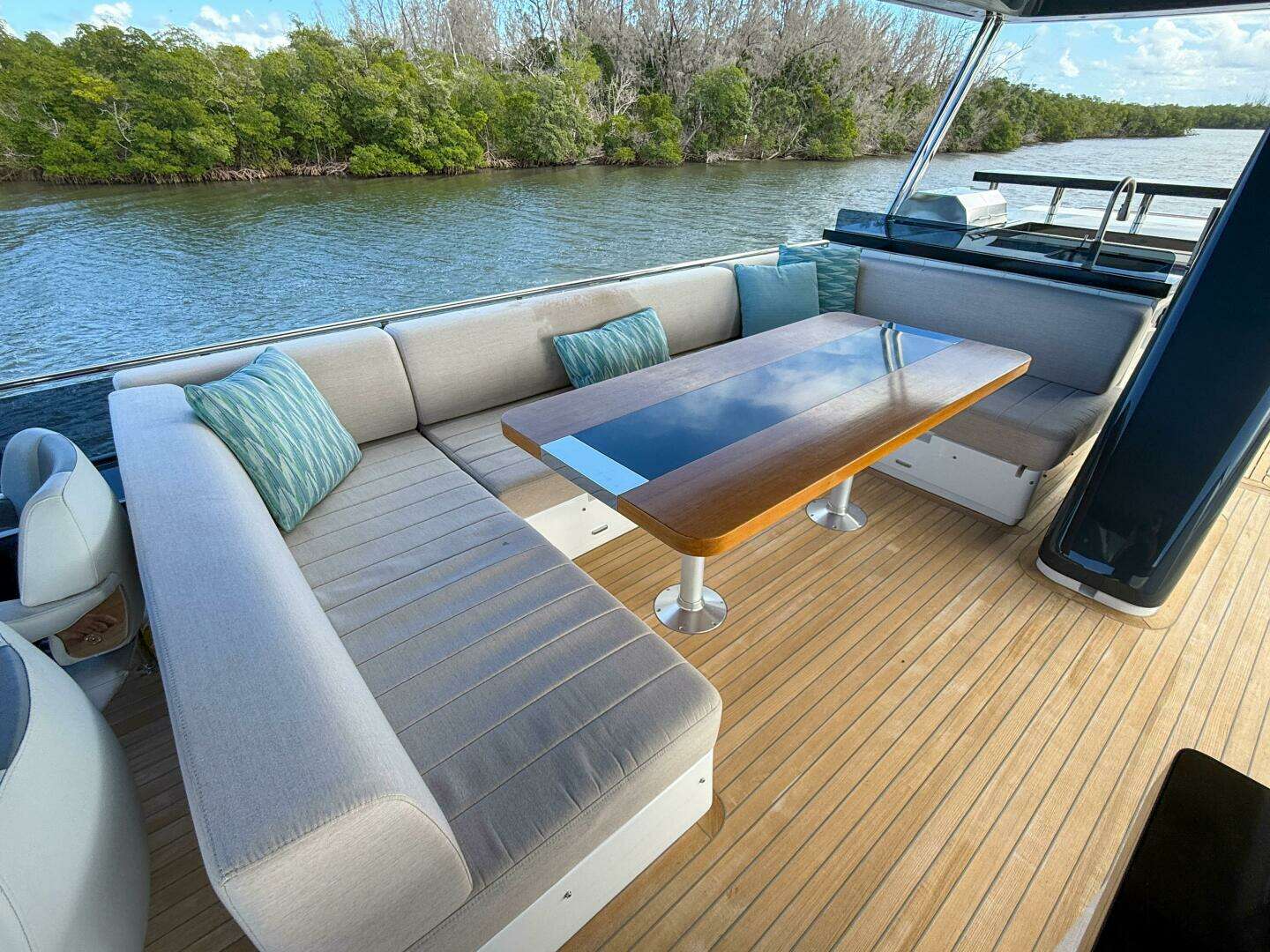 2023 Sirena 68 - Image 15