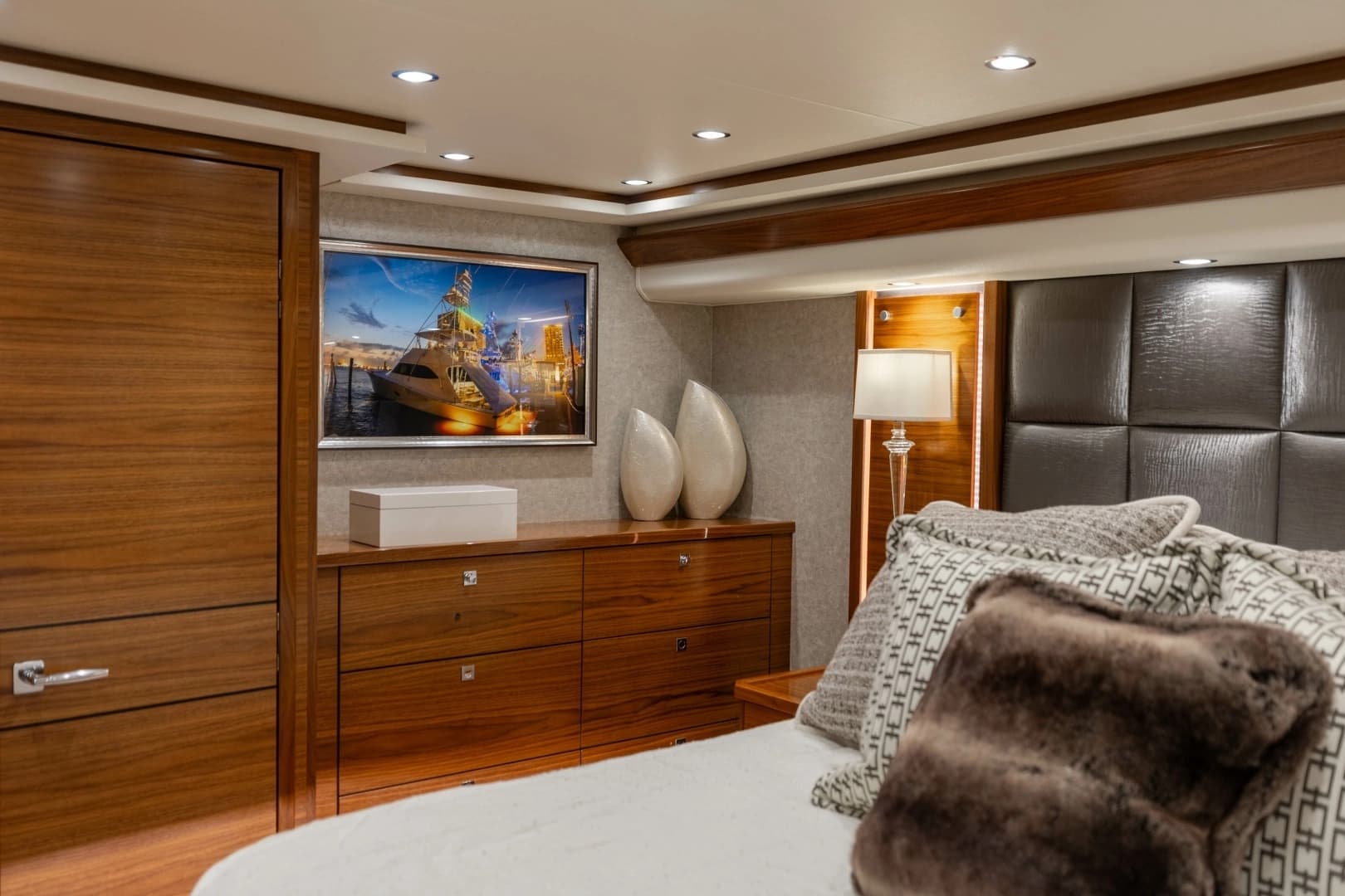 2023 Viking 72 Convertible - Image 38
