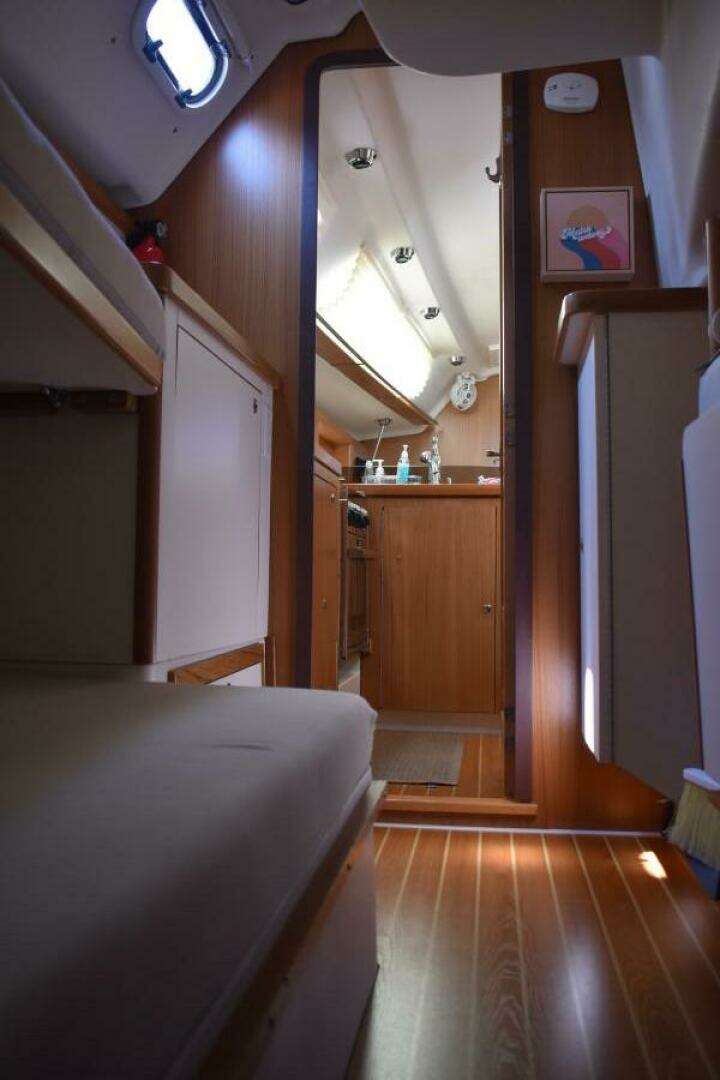 2016 Catalina 445 - Image 32