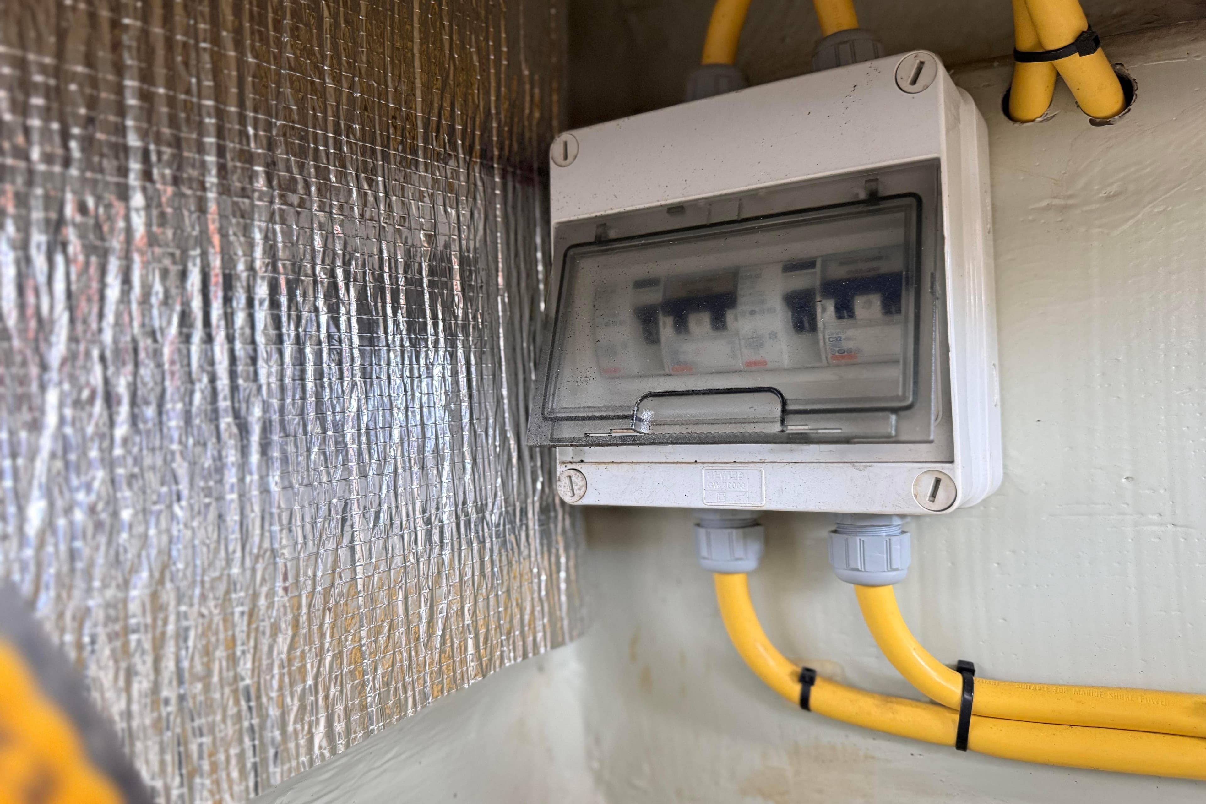 Electrical panel with yellow cables in a Leopard 404, 2016 model.