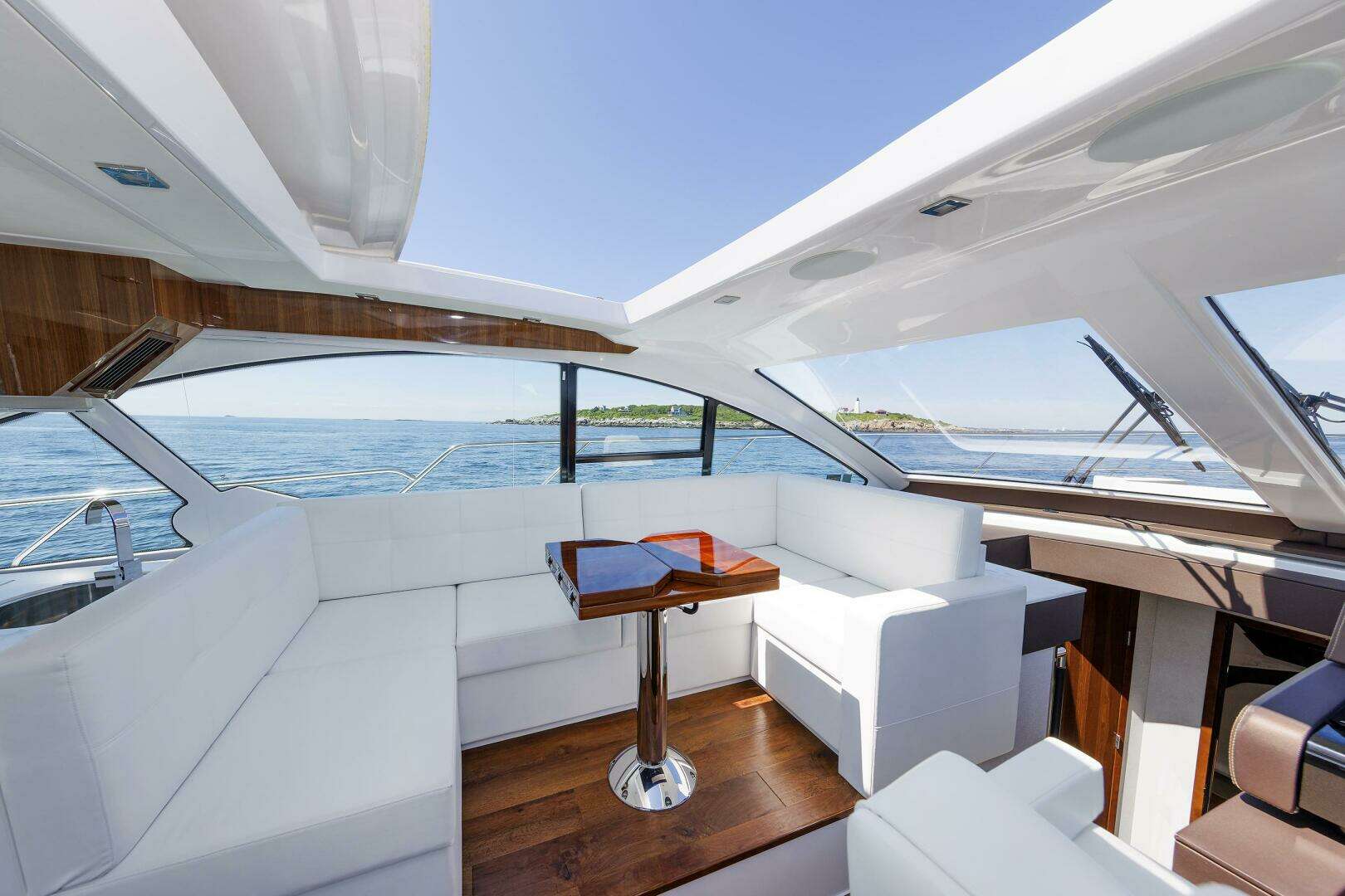 2021 Cruisers Yachts — - Image 23