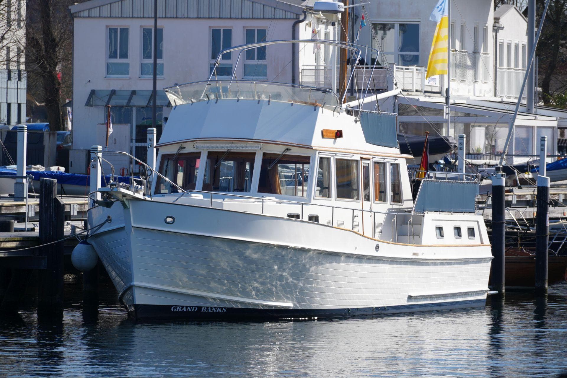 Grand Banks 46 Motoryacht 1997 docked at marina, showcasing classic design and elegance.