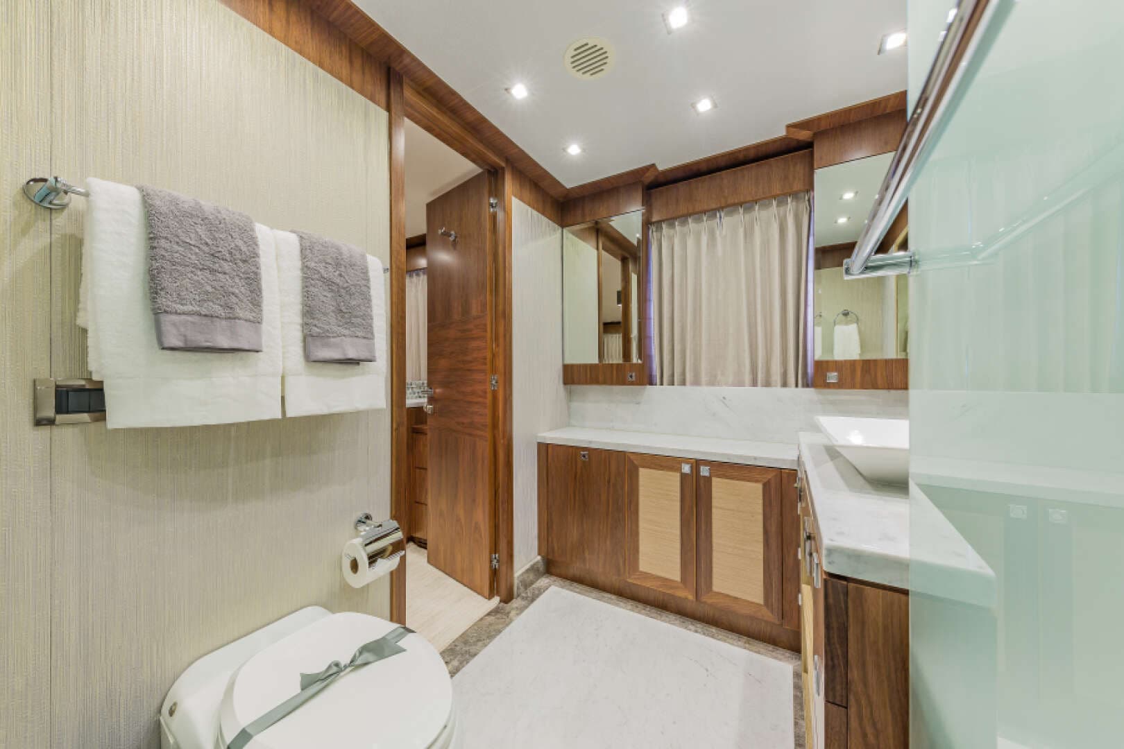 2018 Hargrave Raised Pilothouse - Image 34
