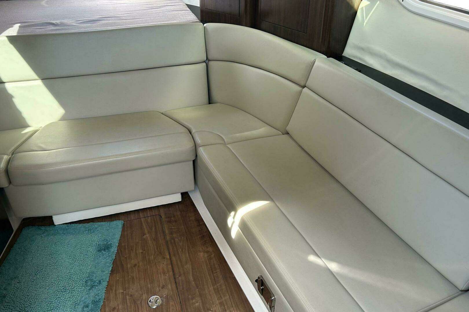 2016 Regal 35 Sport Coupe - Image 8