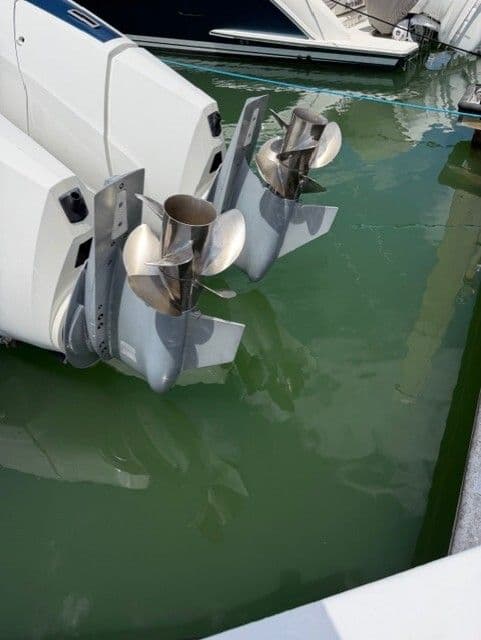 2023 TIARA YACHTS 43 LS - Image 12