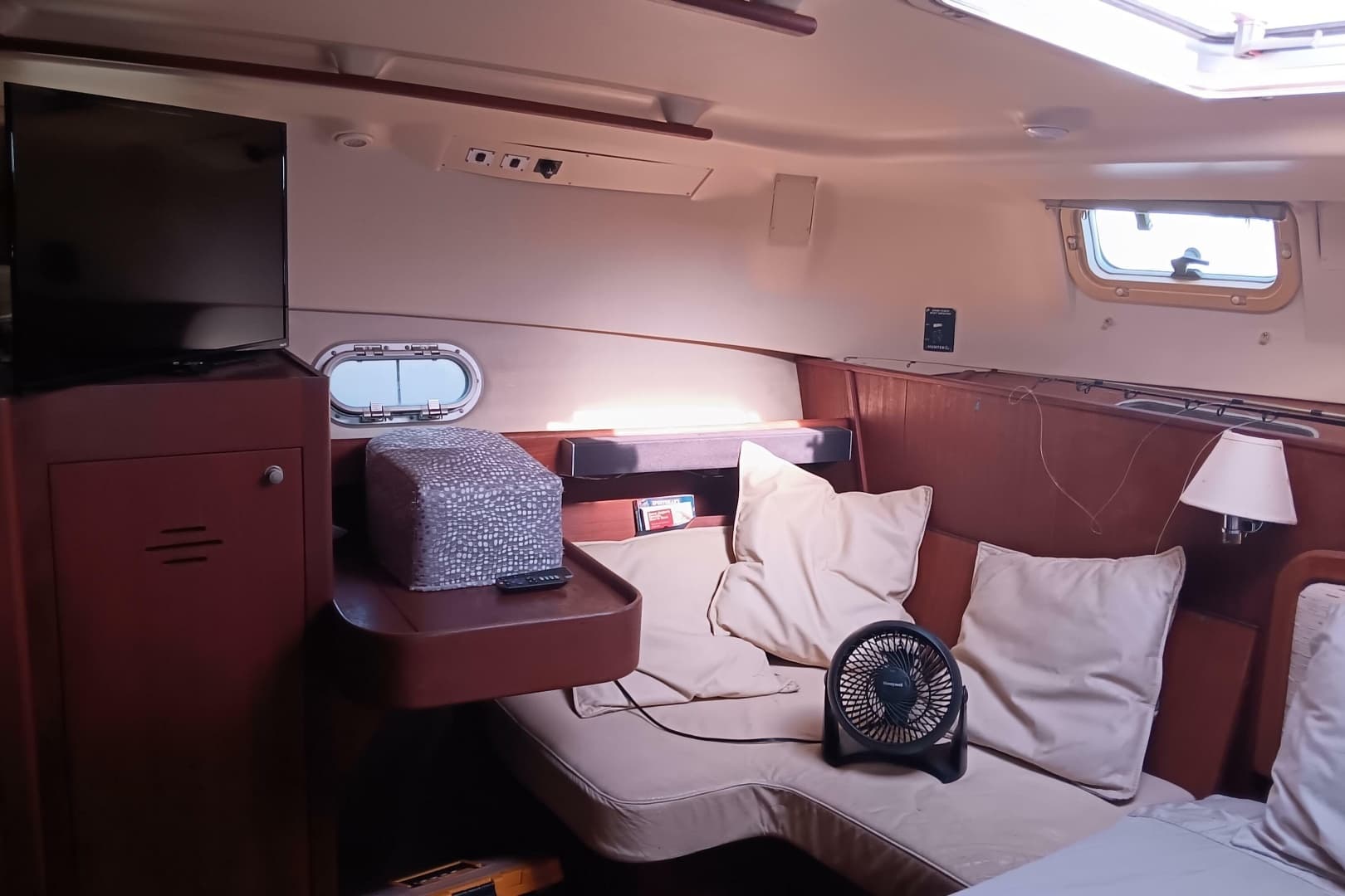 1998 Hunter Passage 450 - Image 30