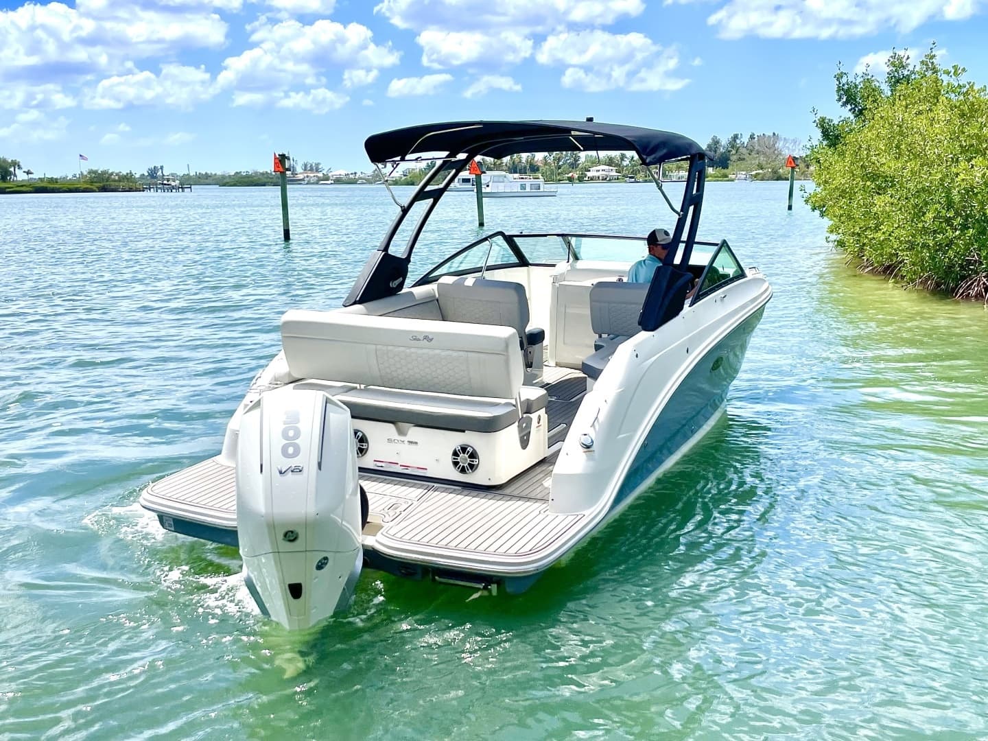 2024 Sea Ray SDX 25 Outboard - Image 4