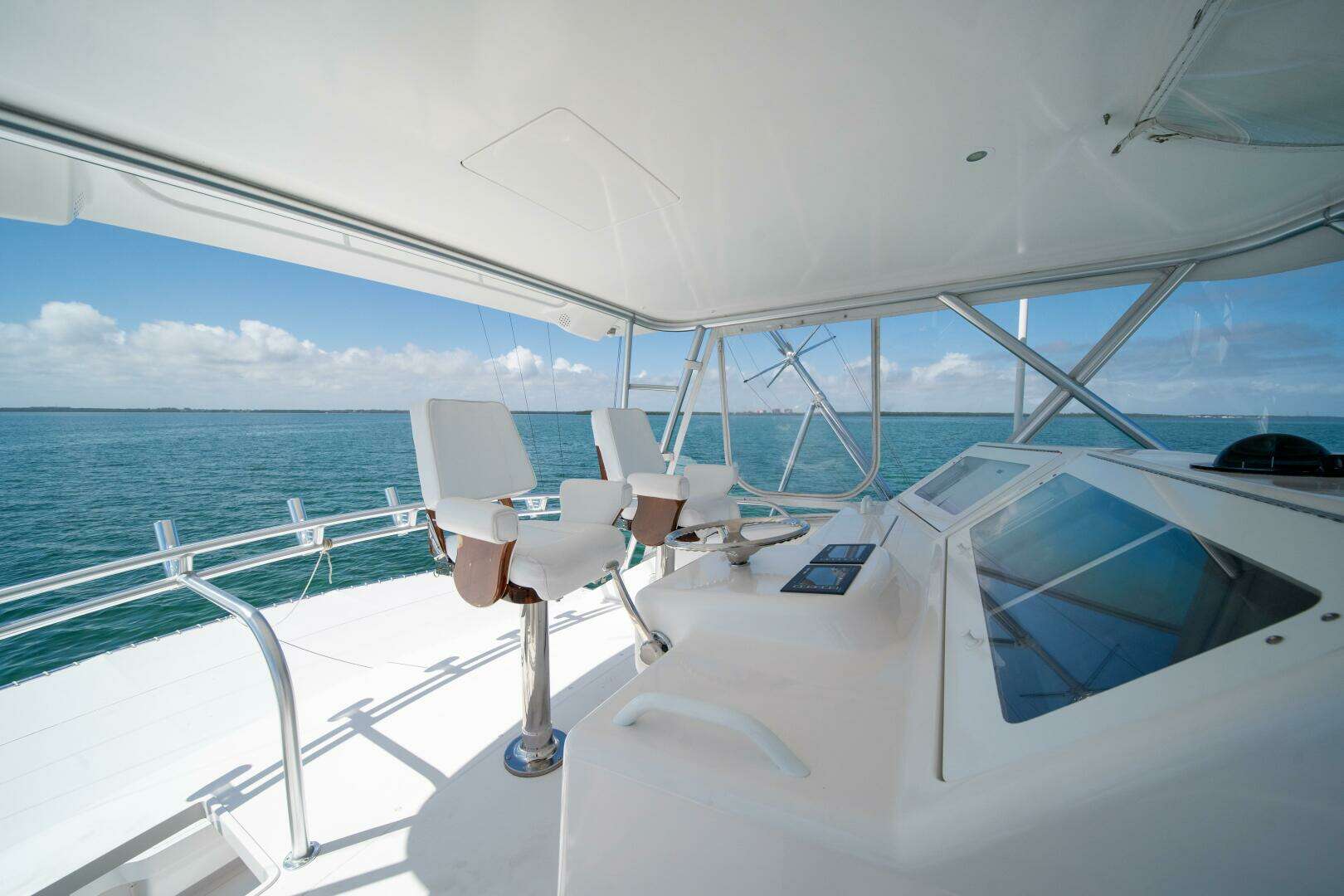 2006 Viking 52 Convertible - Image 30