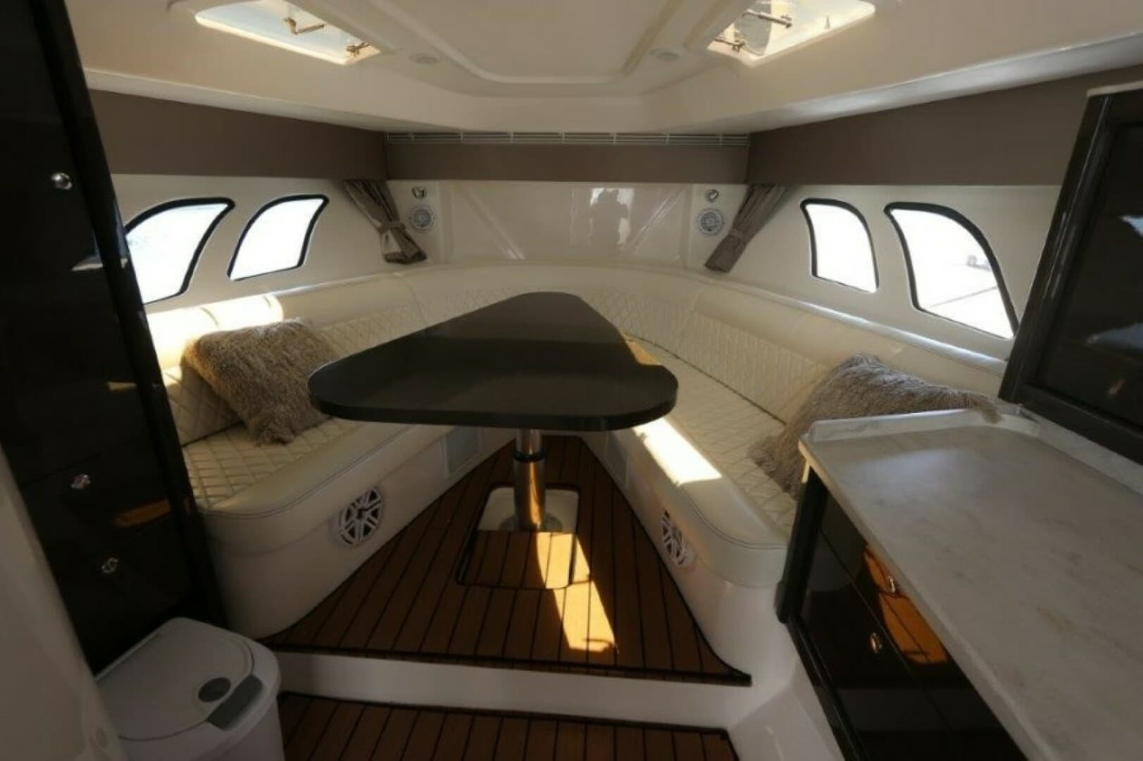 2019 Intrepid 475 Sport Yacht - Image 38