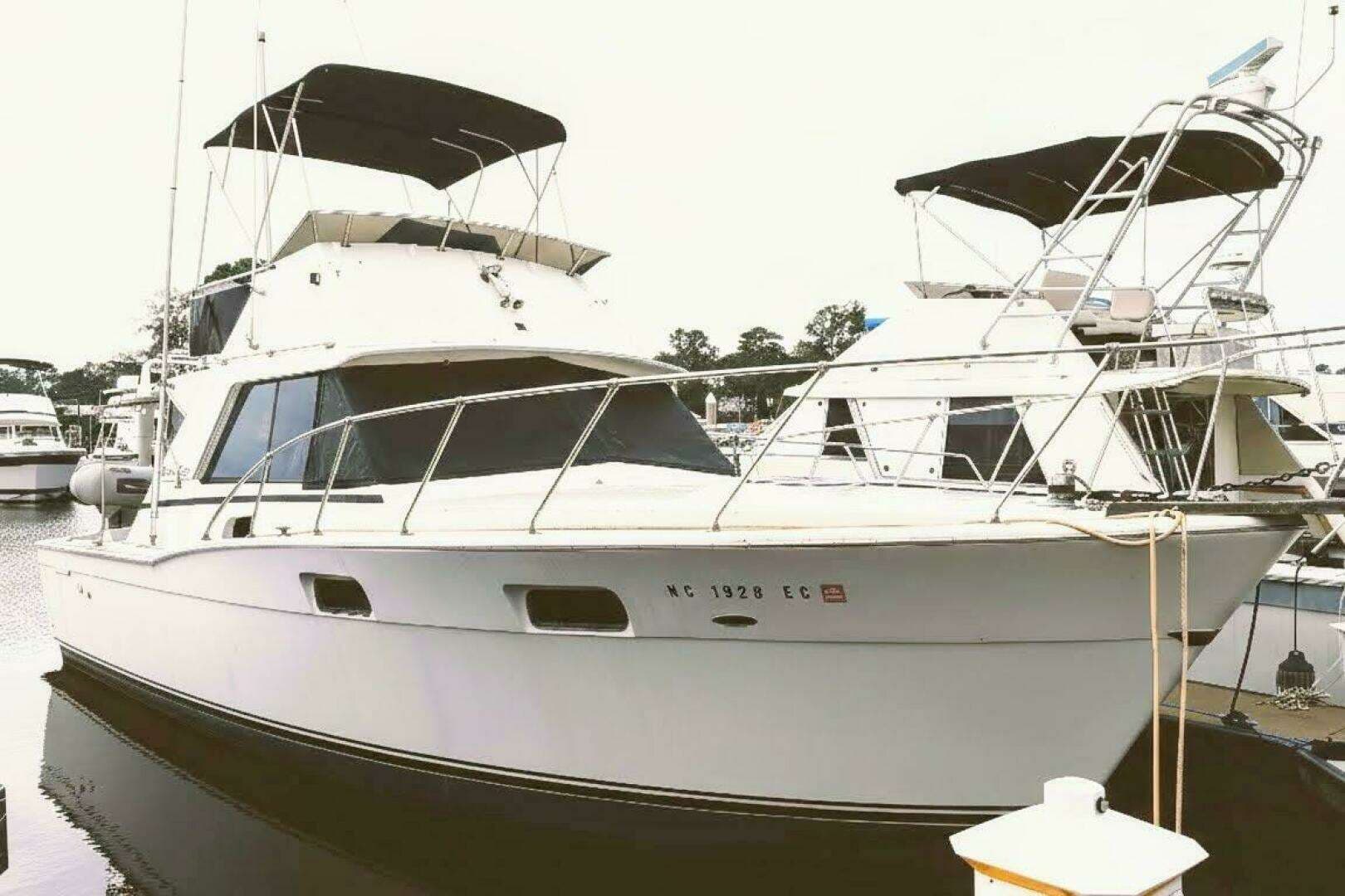 1969 Chris-Craft 35 Commander - Image 2