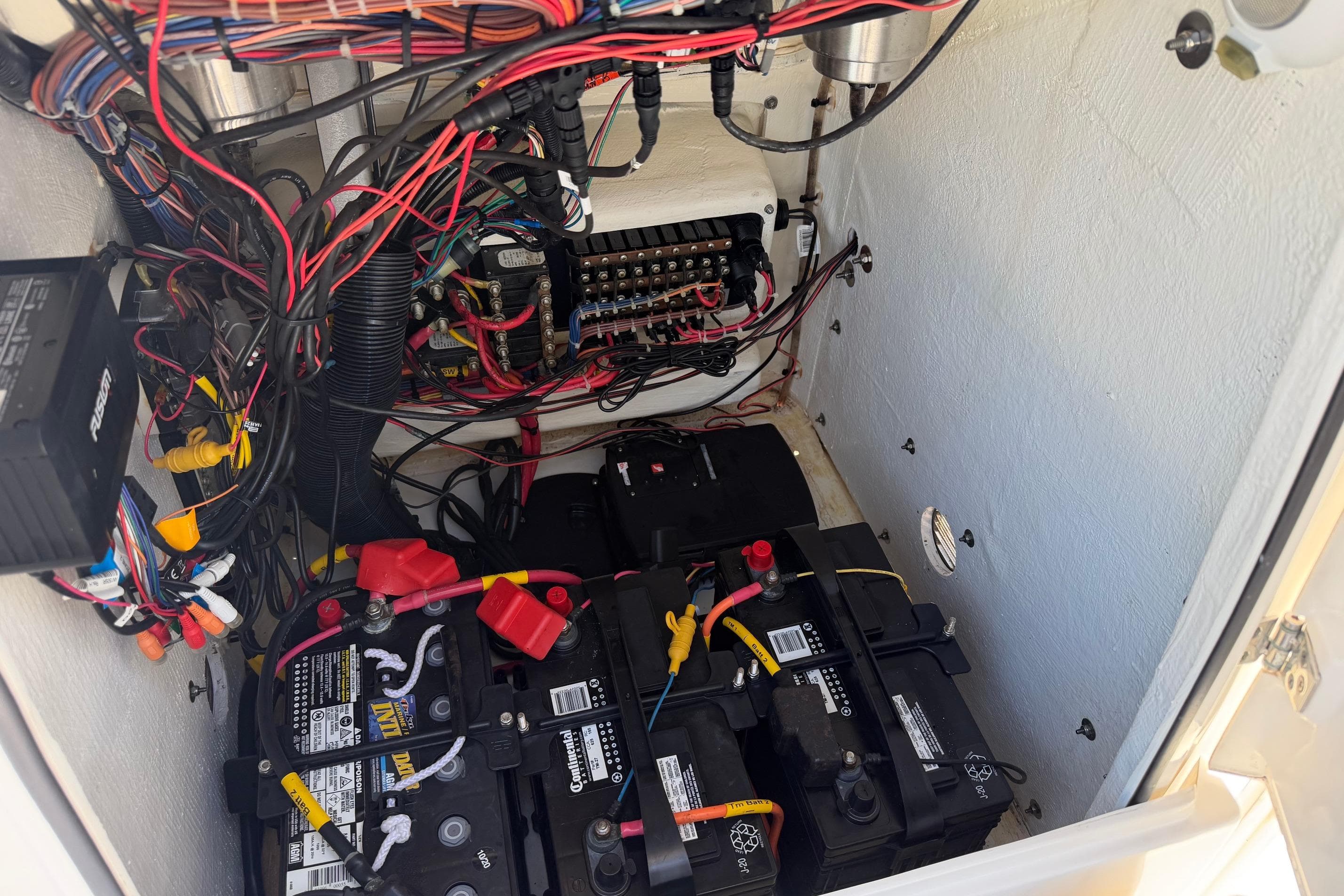2021 Pathfinder 2200 TRS boat electrical system with batteries and wiring.