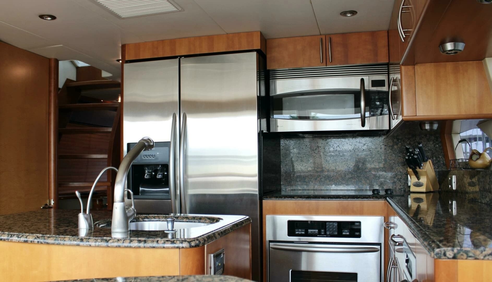 2007 Lazzara Yachts 74 Motor Yacht - Image 25