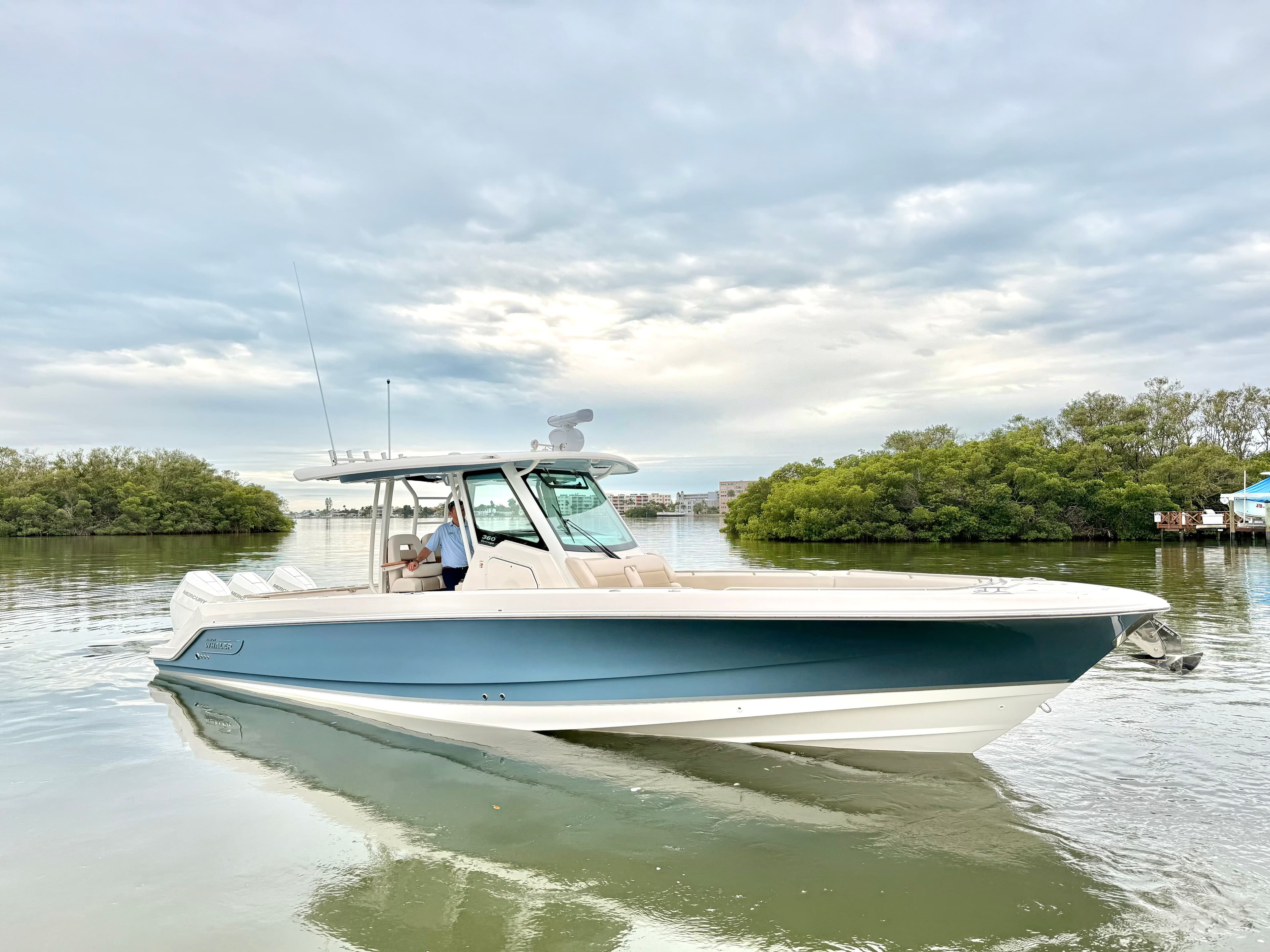 2026 Boston Whaler 360 Outrage - 9