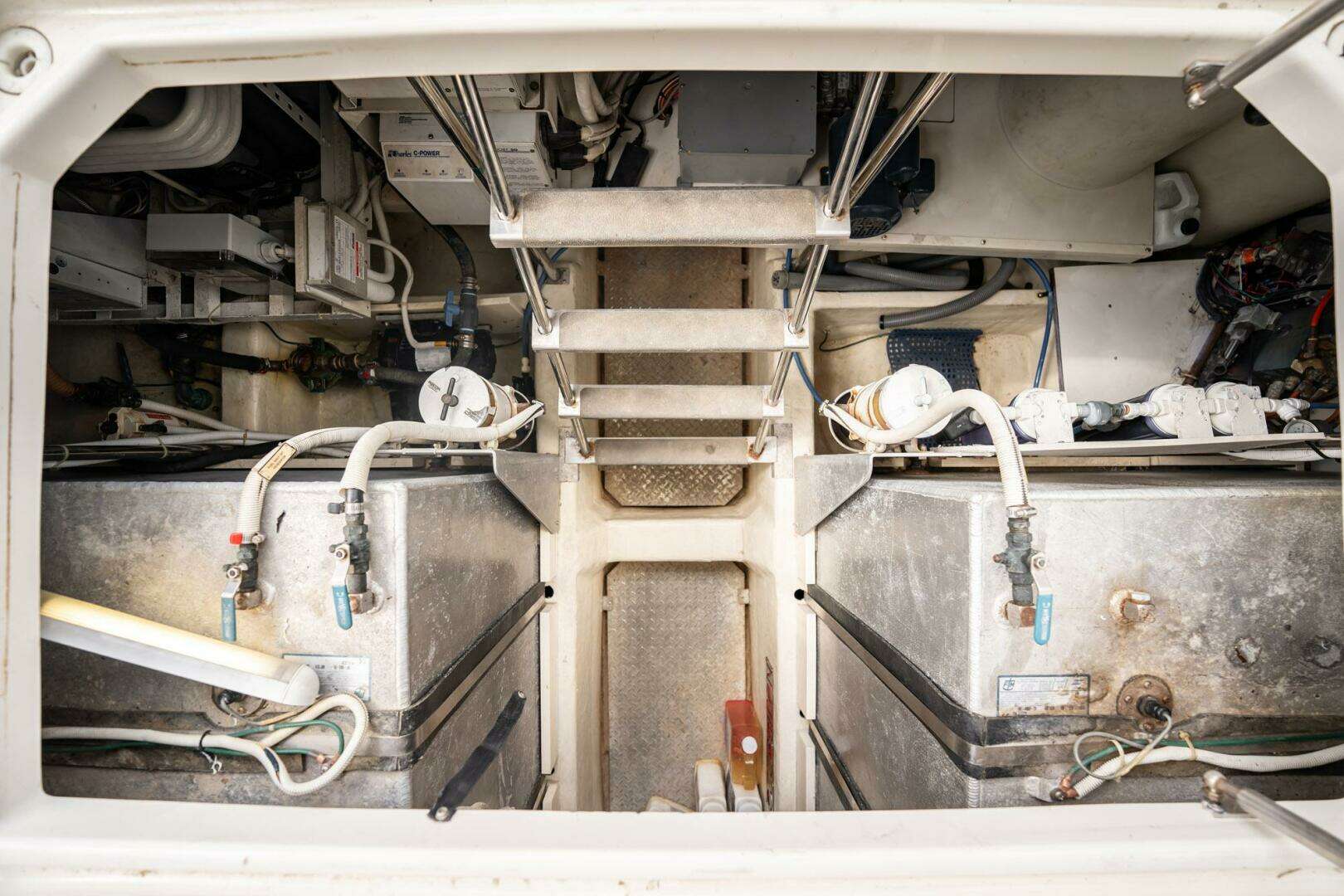 2005 Carver 56 Voyager - Image 37