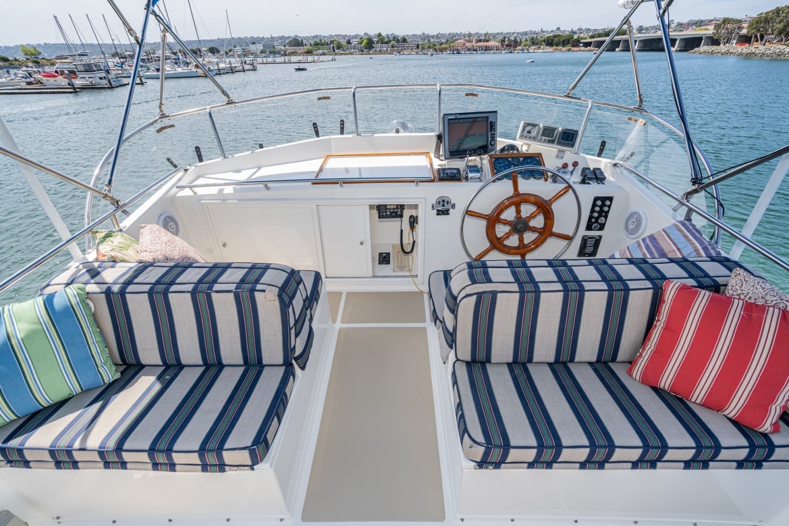 1987 Grand Banks 47 motoryacht - Image 15