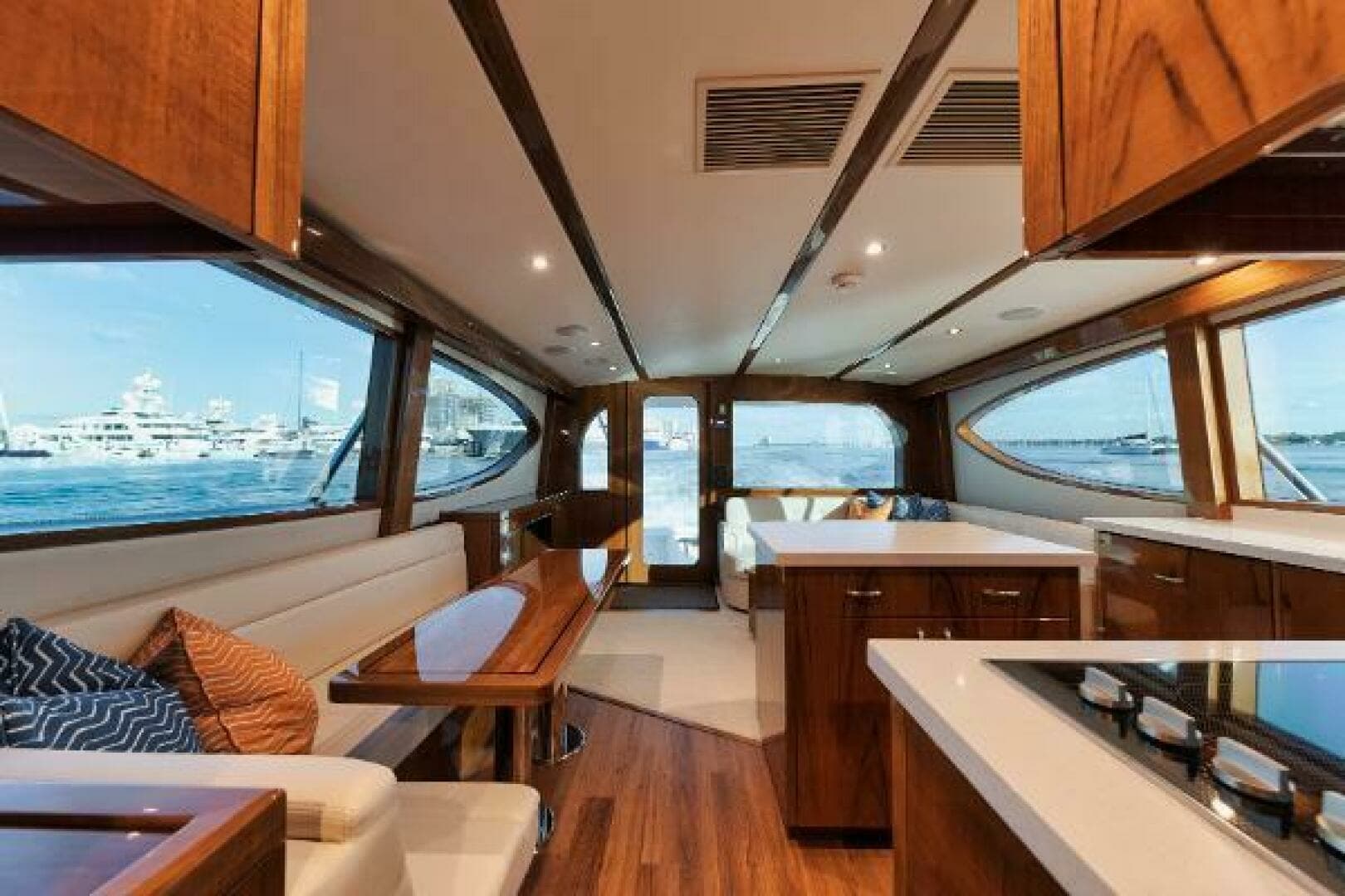 2018 Hatteras GT54 - Image 6