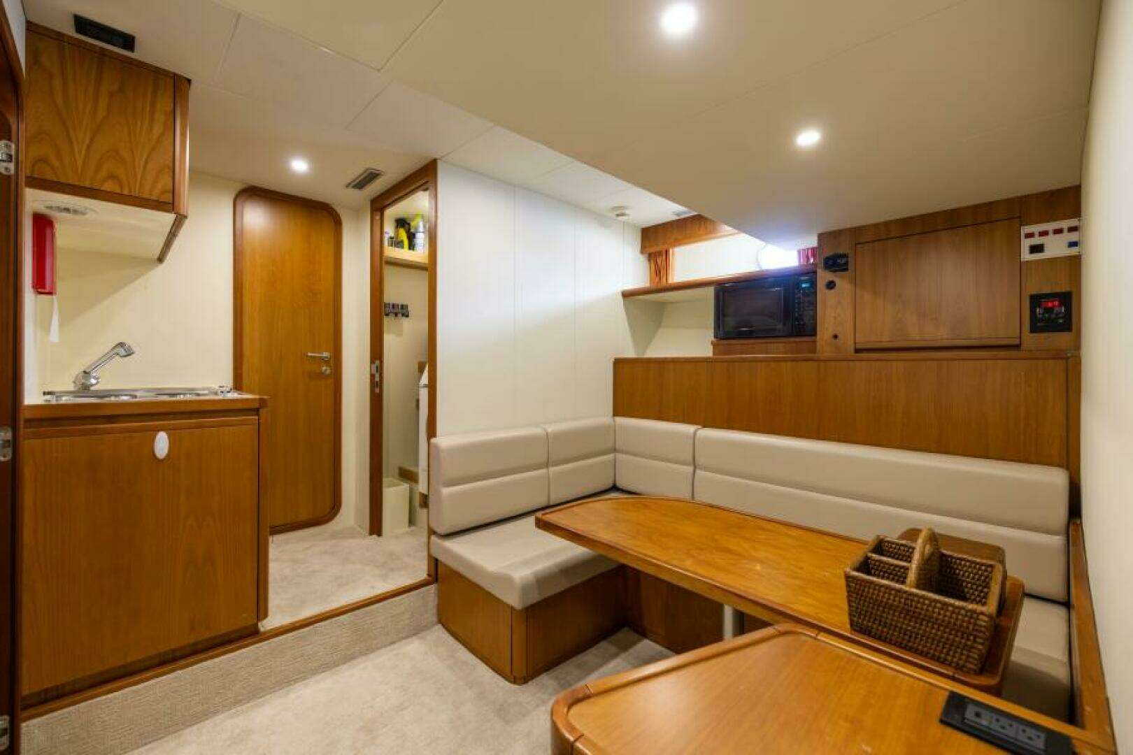 2001 Ferretti Yachts 94 Raised Pilothouse - Image 24