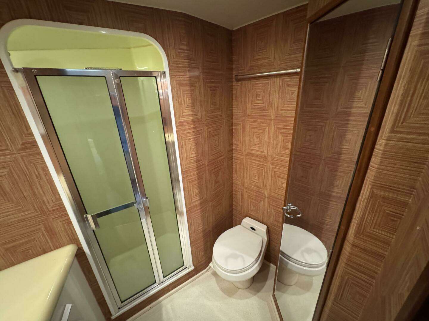 1995 Viking 58 Convertible - Image 34