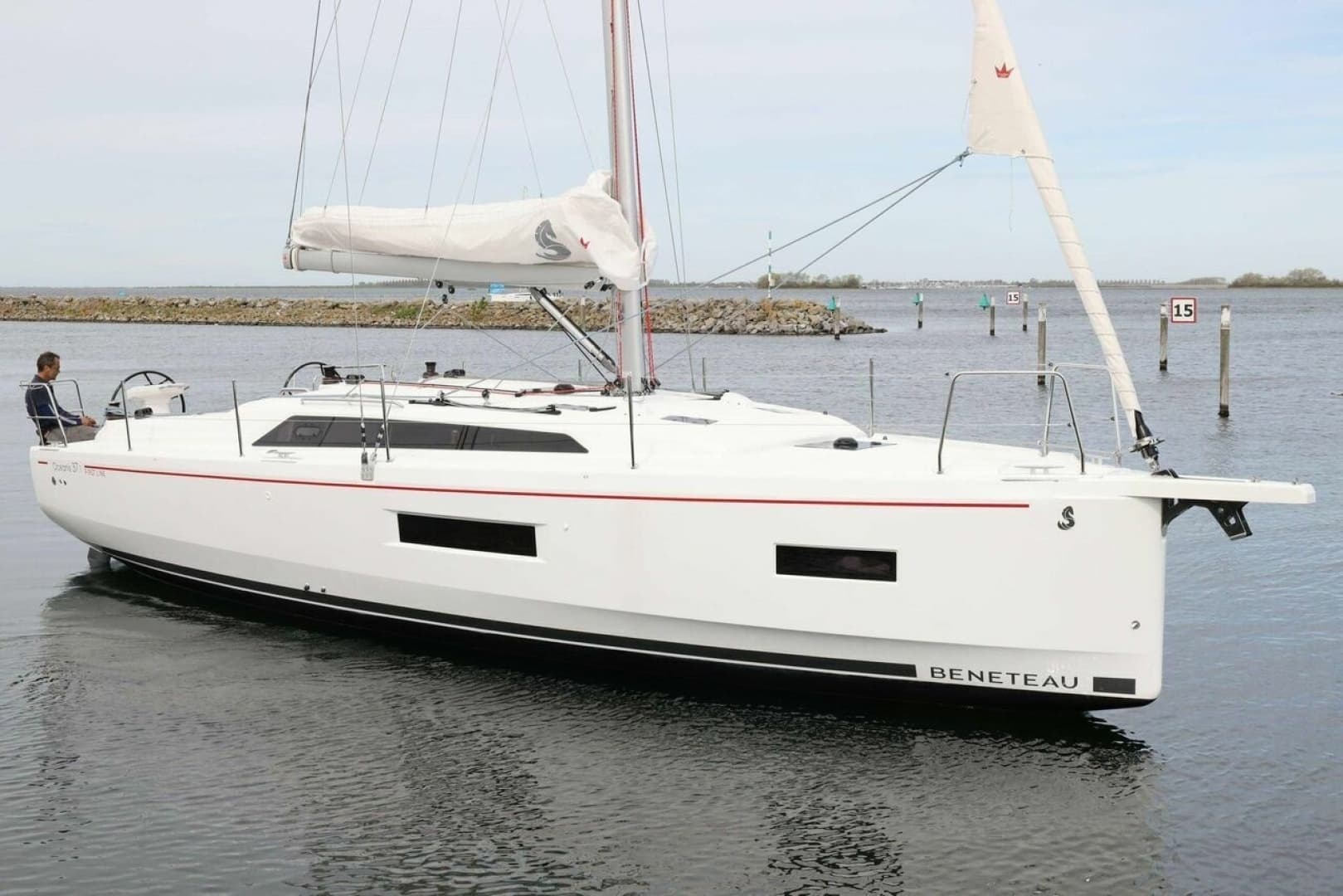 2026 Beneteau Oceanis 37.1 FIRST LINE - Image 3