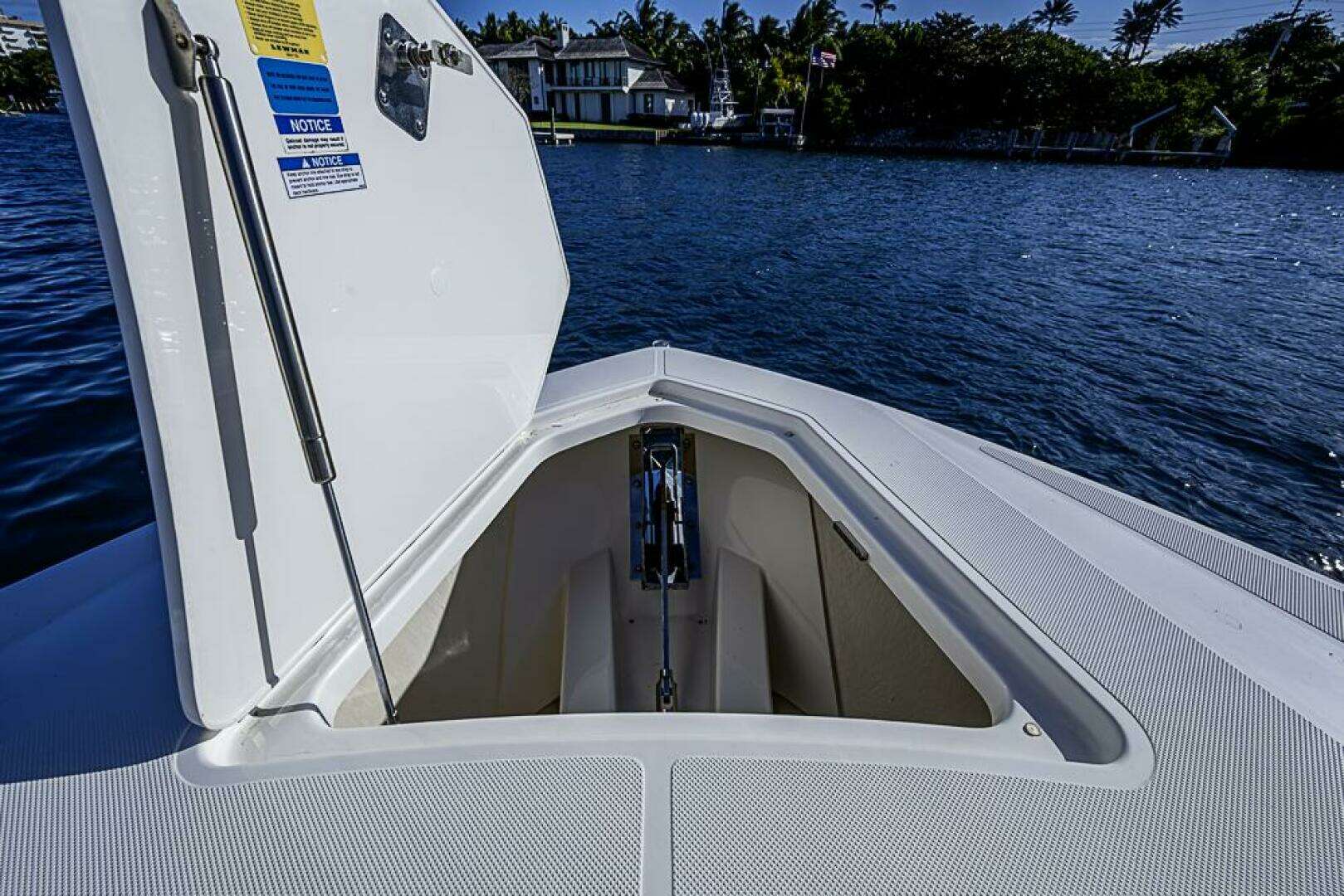 2023 Tiara Yachts 34LS - Image 29