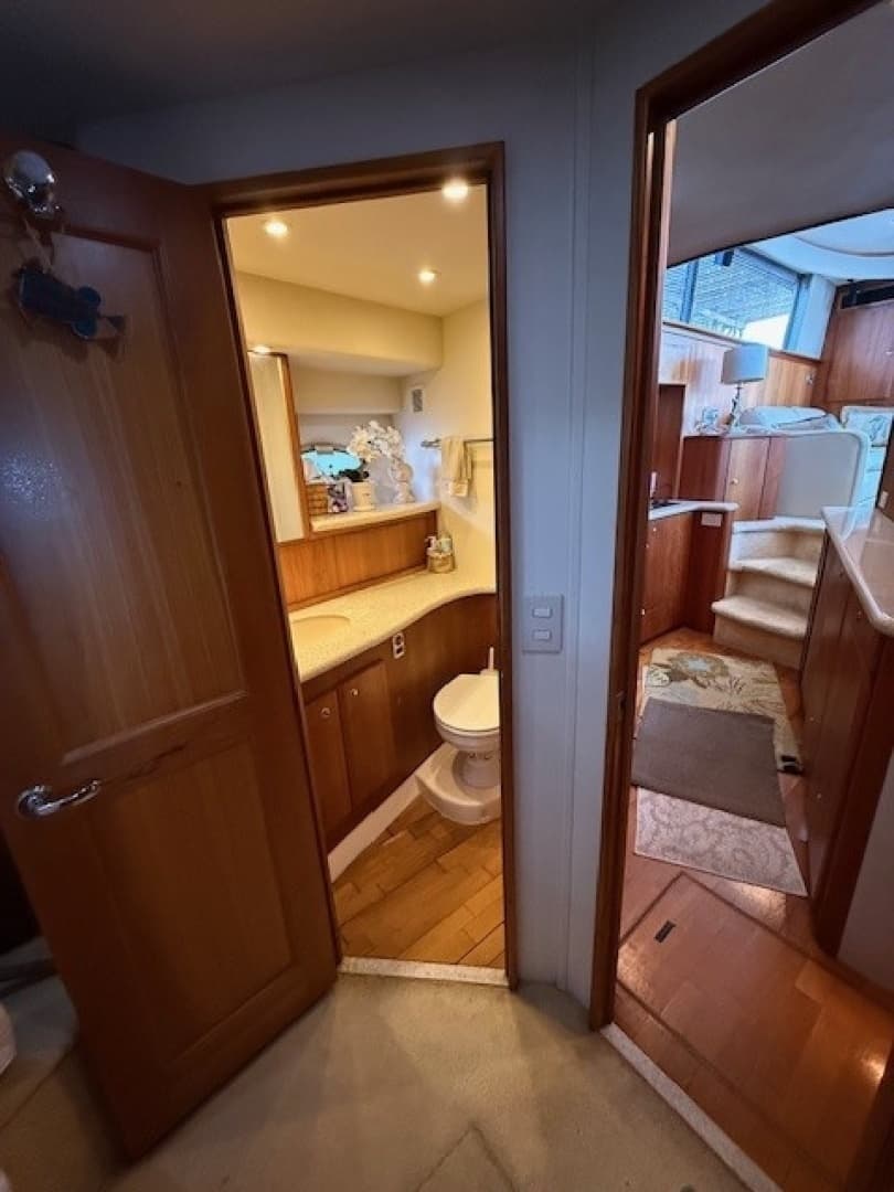 2001 Silverton 42 Convertible - Image 38