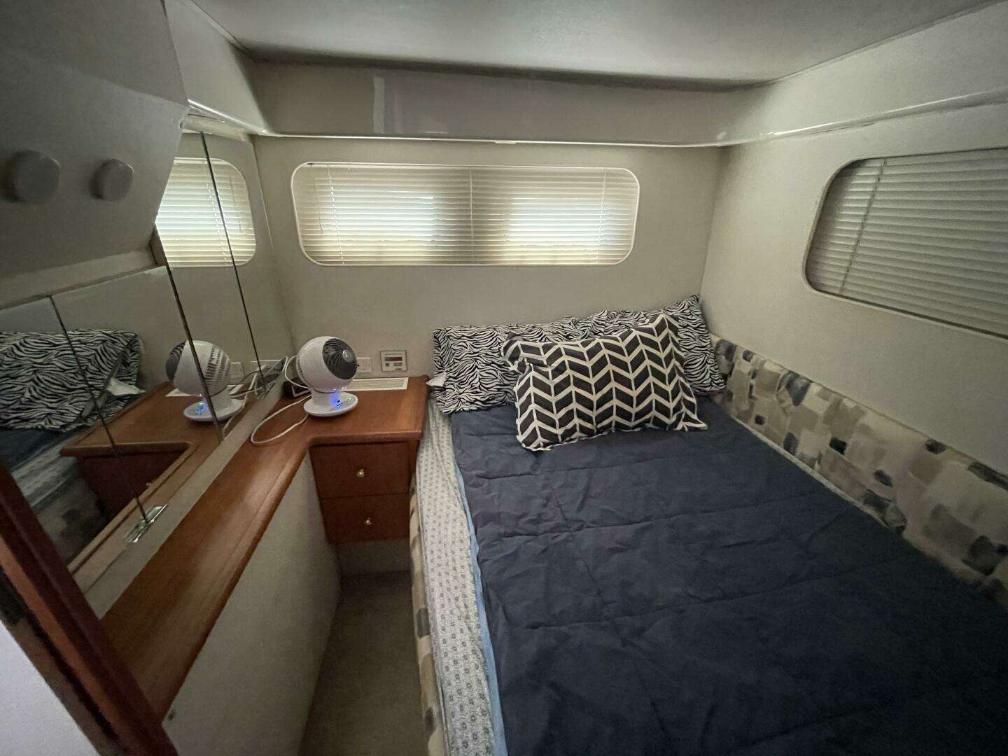 1994 Silverton 34 Motor Yacht - Image 36