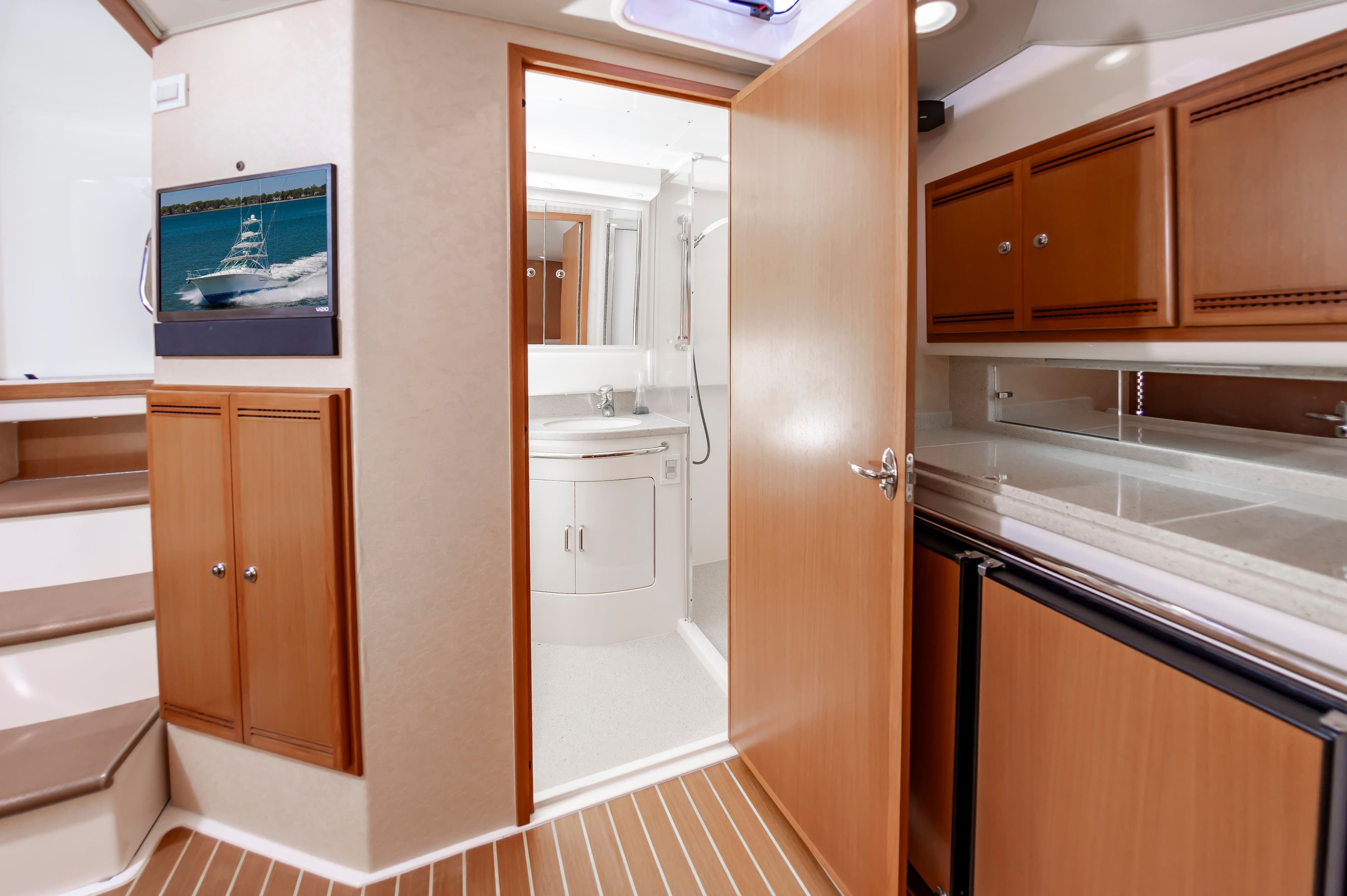 2008 Cabo 40 Express - 38