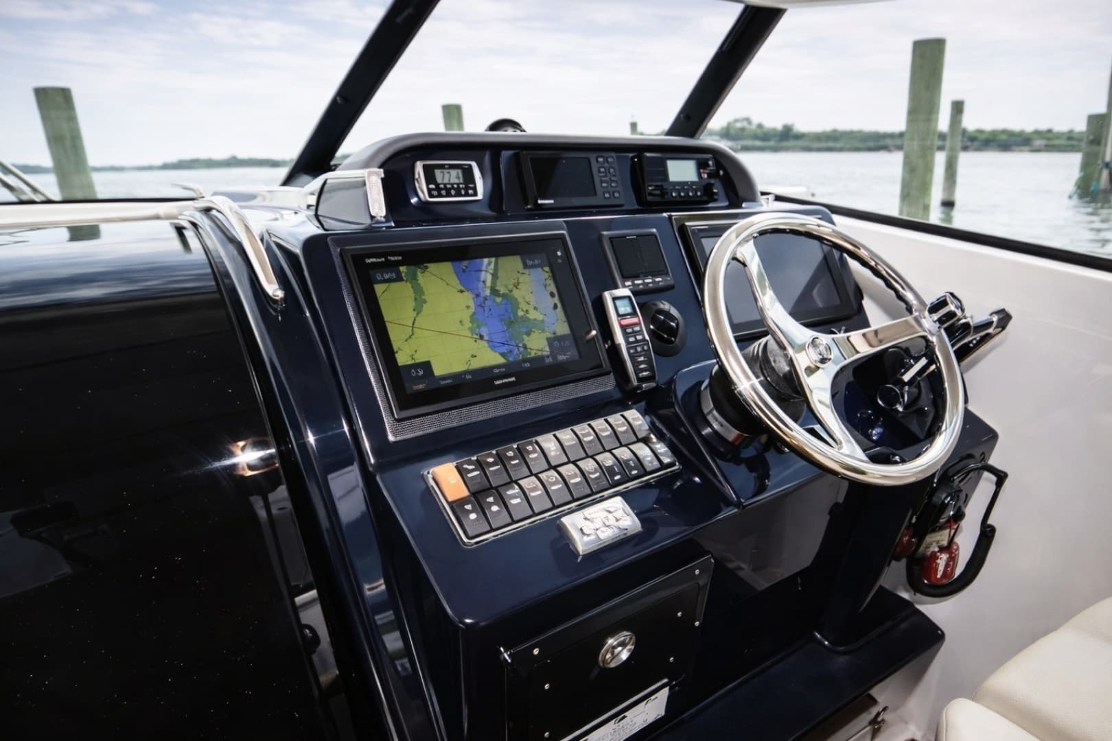 2016 Pursuit OS 345 Offshore - Image 7