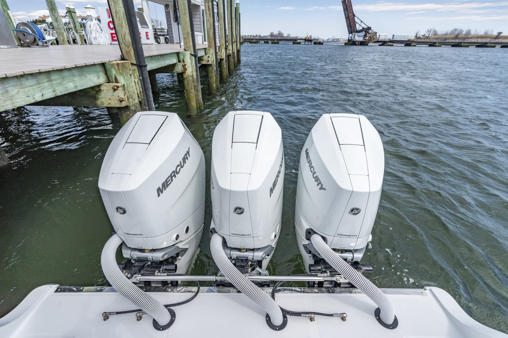 2026 Front Runner 39 Center Console - Image 27