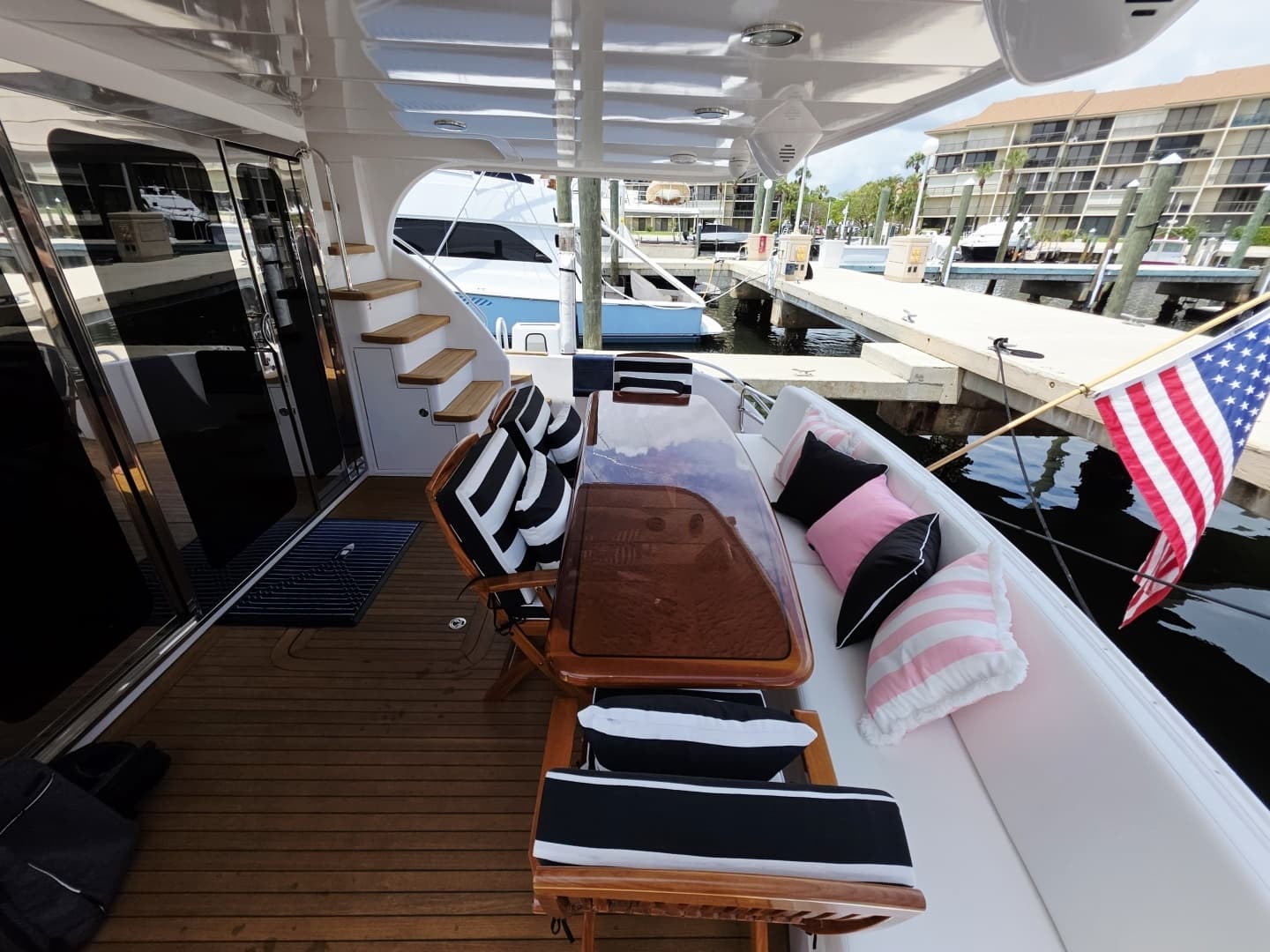 2008 Hatteras — - Image 38