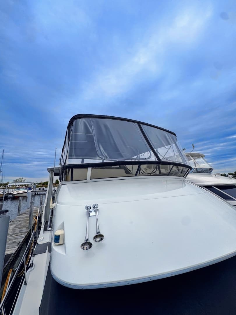 1999 Carver 406 Aft Cabin Motor Yacht - Image 10
