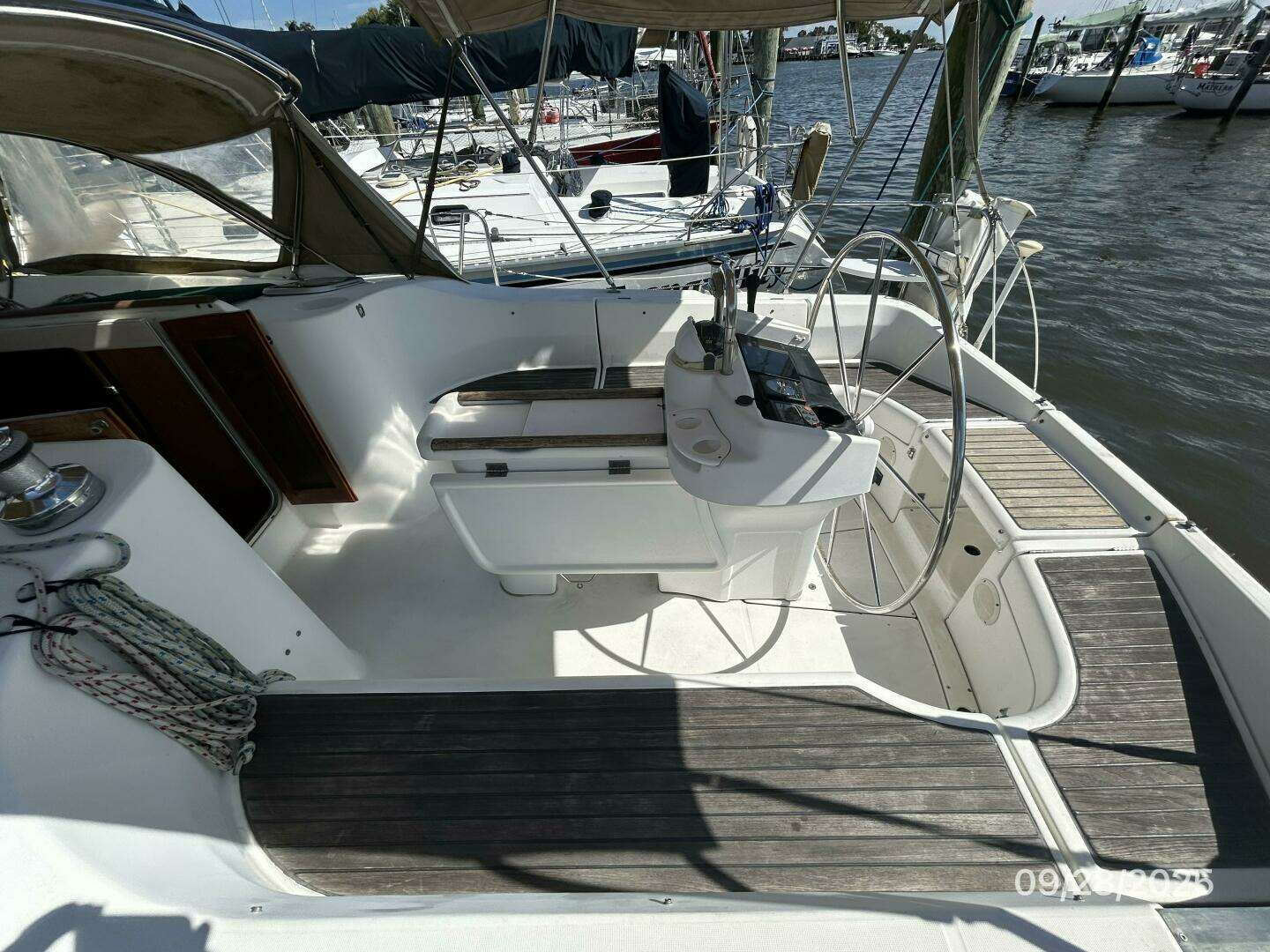 1998 Beneteau Oceanis 381 - Image 32