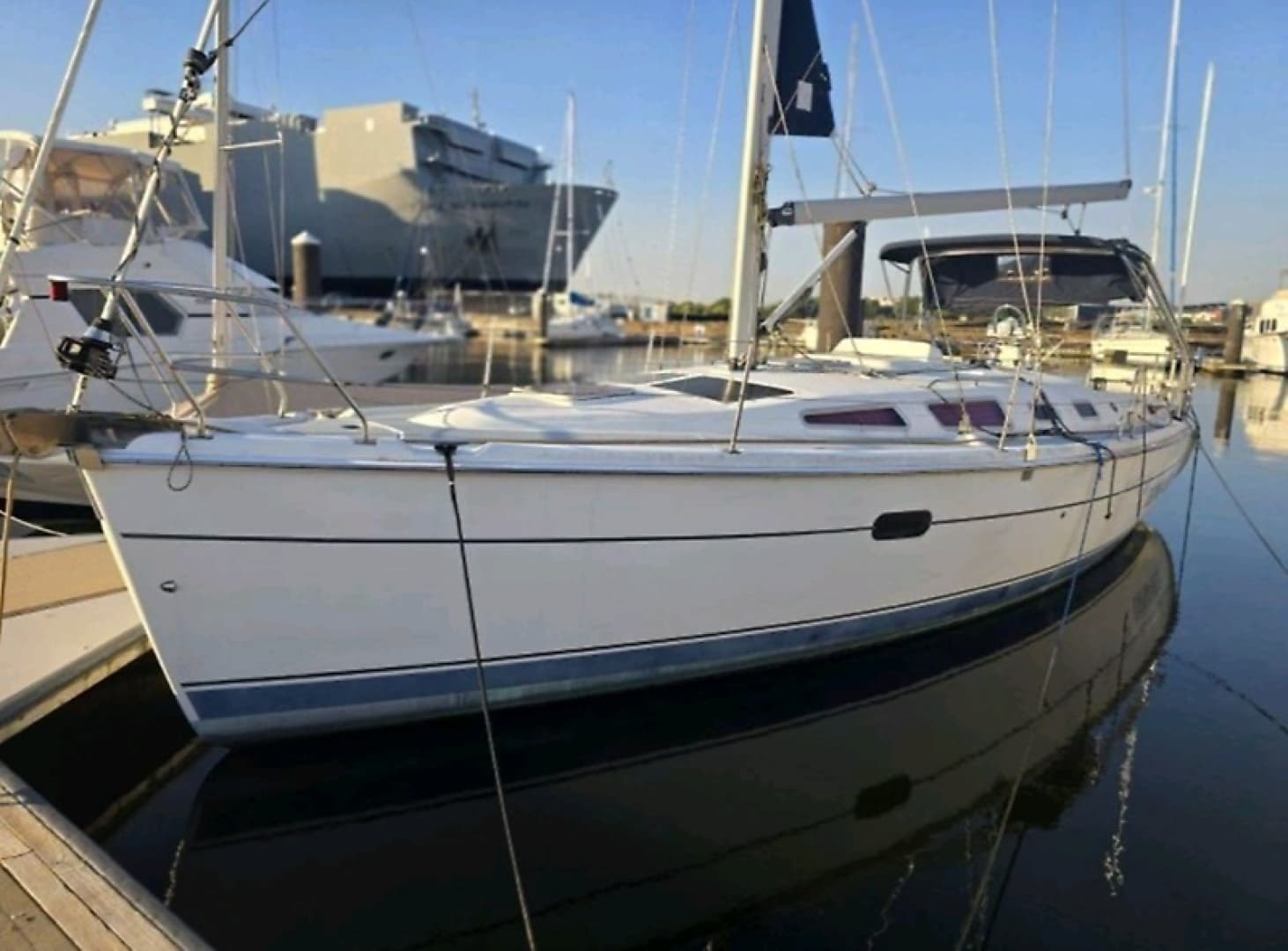 2005 Hunter 36 - Image 2