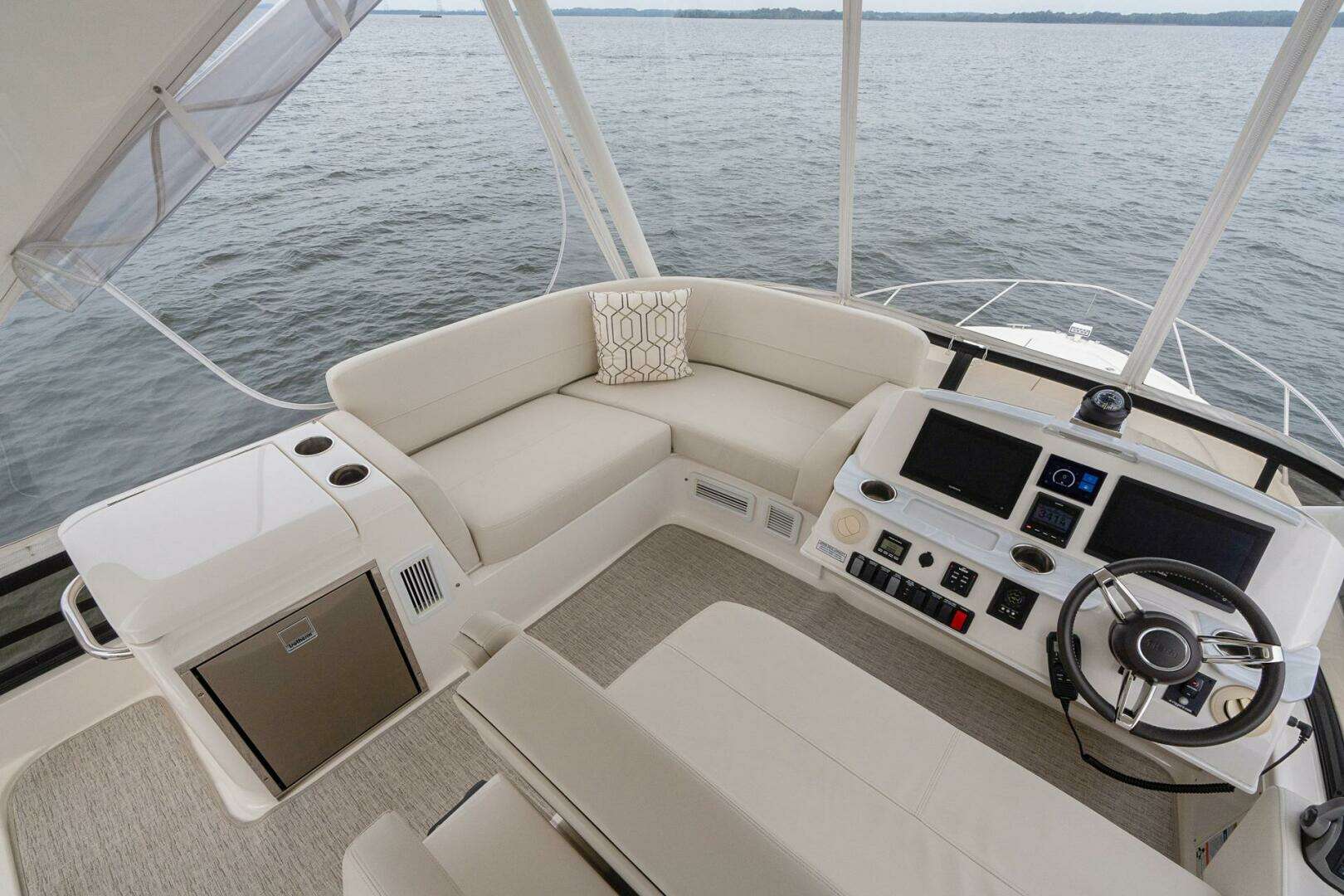2021 Tiara Yachts 4400 Flybridge - Image 50