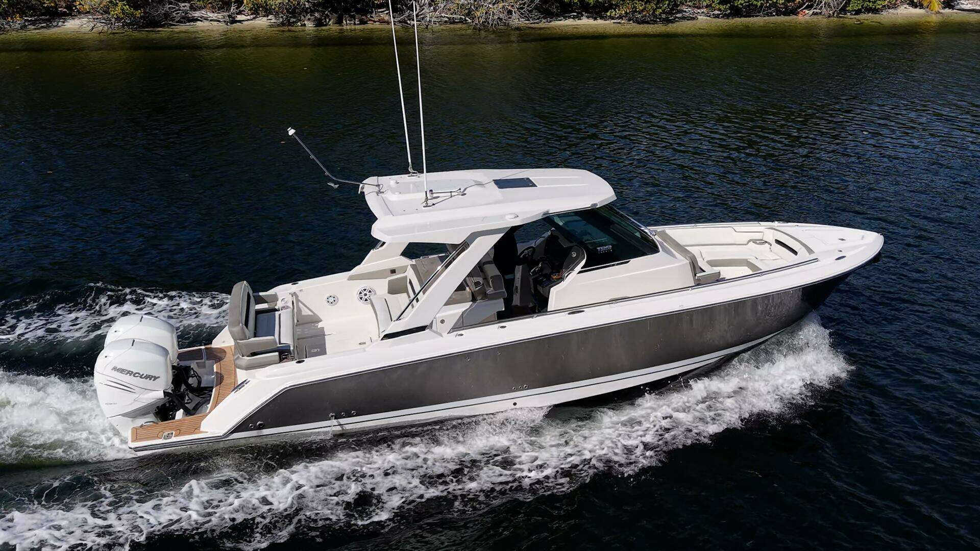 2023 Tiara Yachts 34LS - Image 2