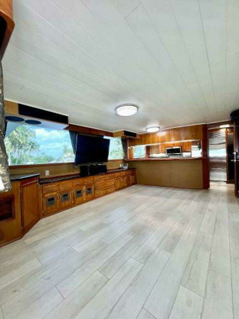 1983 Knight & Carver Custom Trideck - Image 38