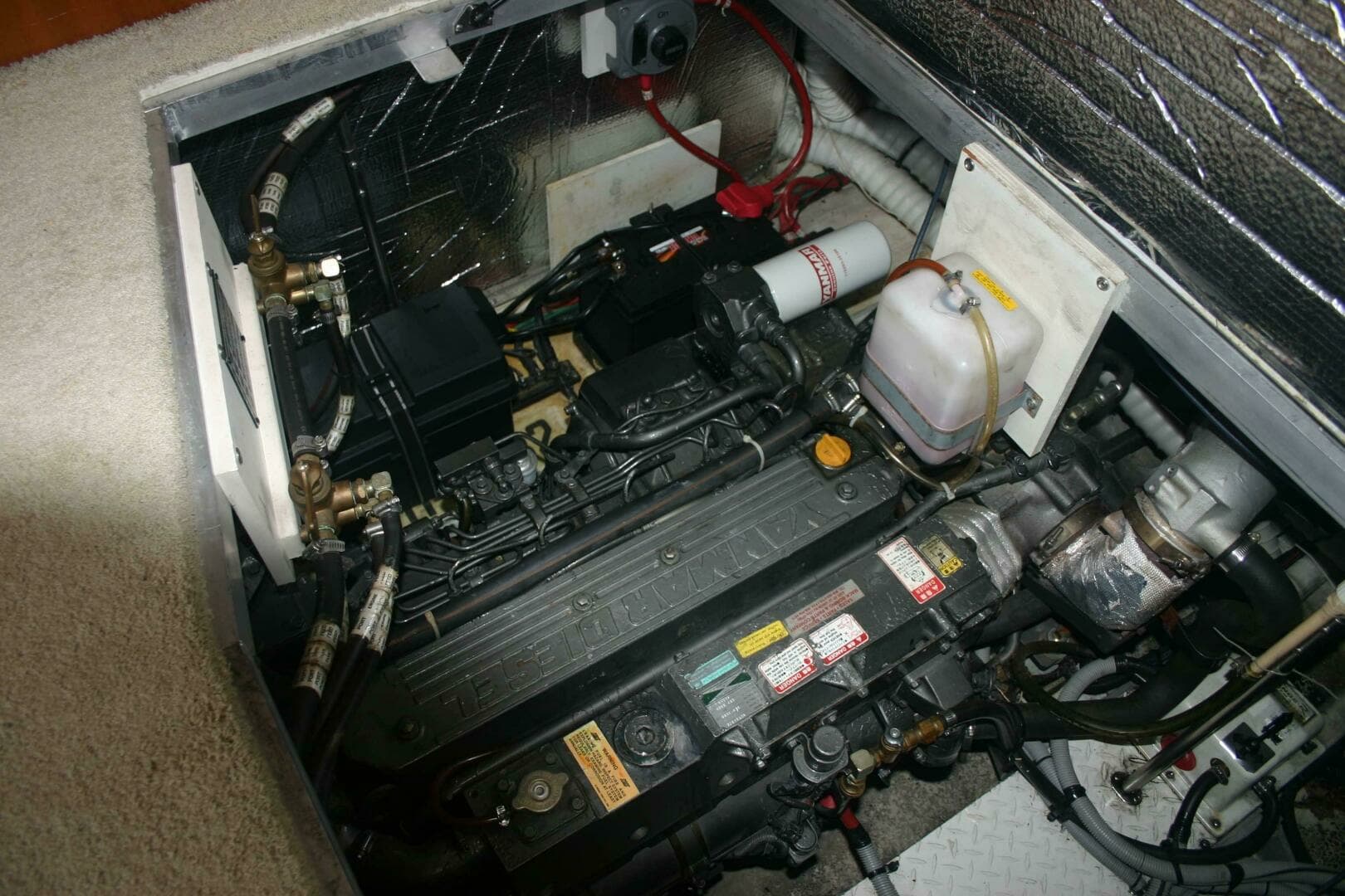2001 Cruisers Yachts 3750 Motor Yacht - Image 18