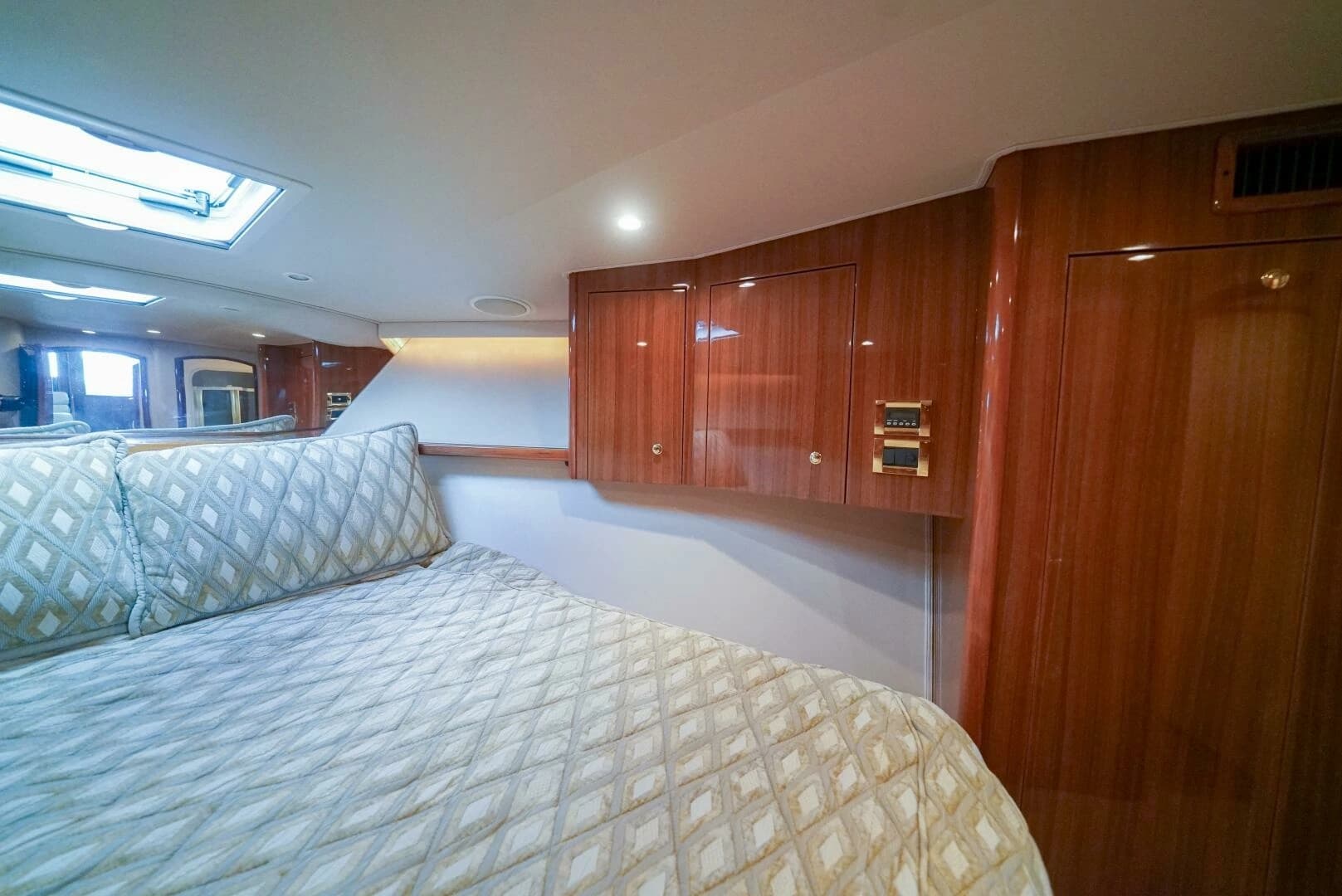2007 Viking 45 Convertible - Image 14