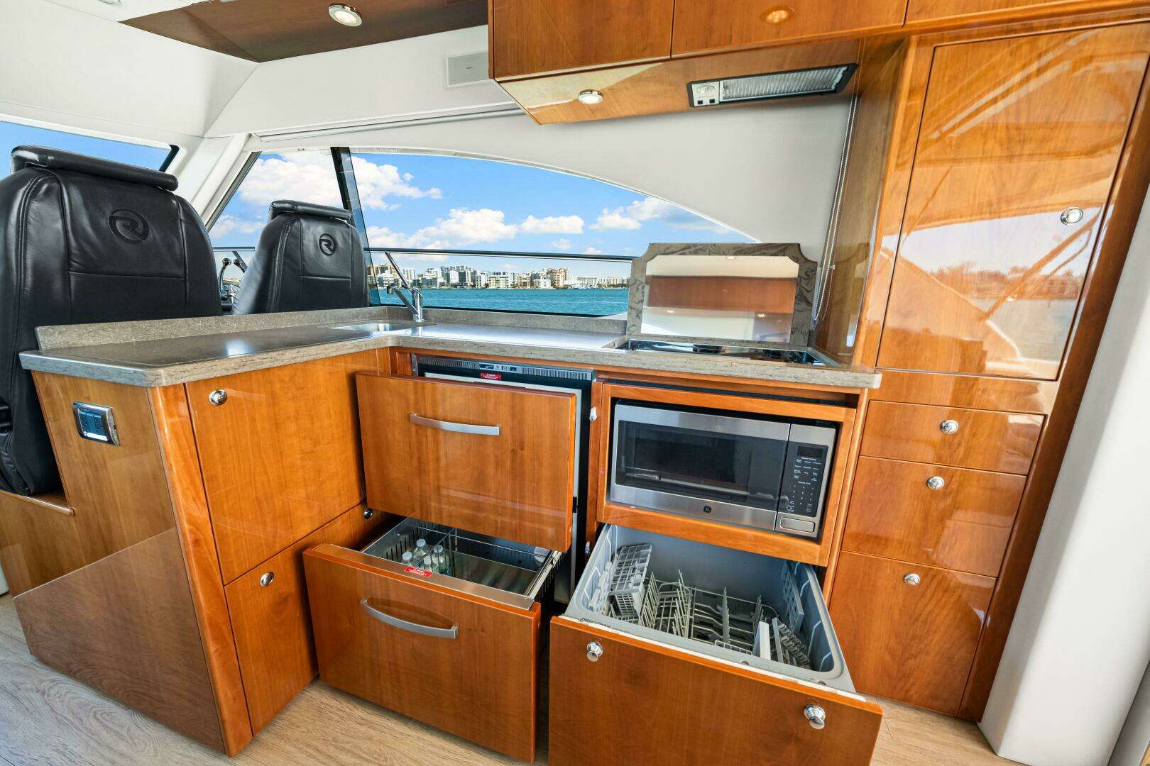 2016 Riviera 5000 Sport Yacht - Image 63