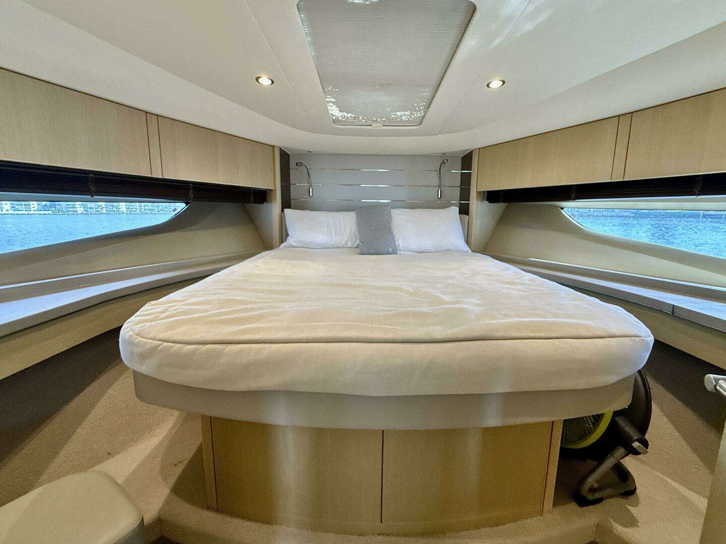 2017 Princess V58 - Image 28