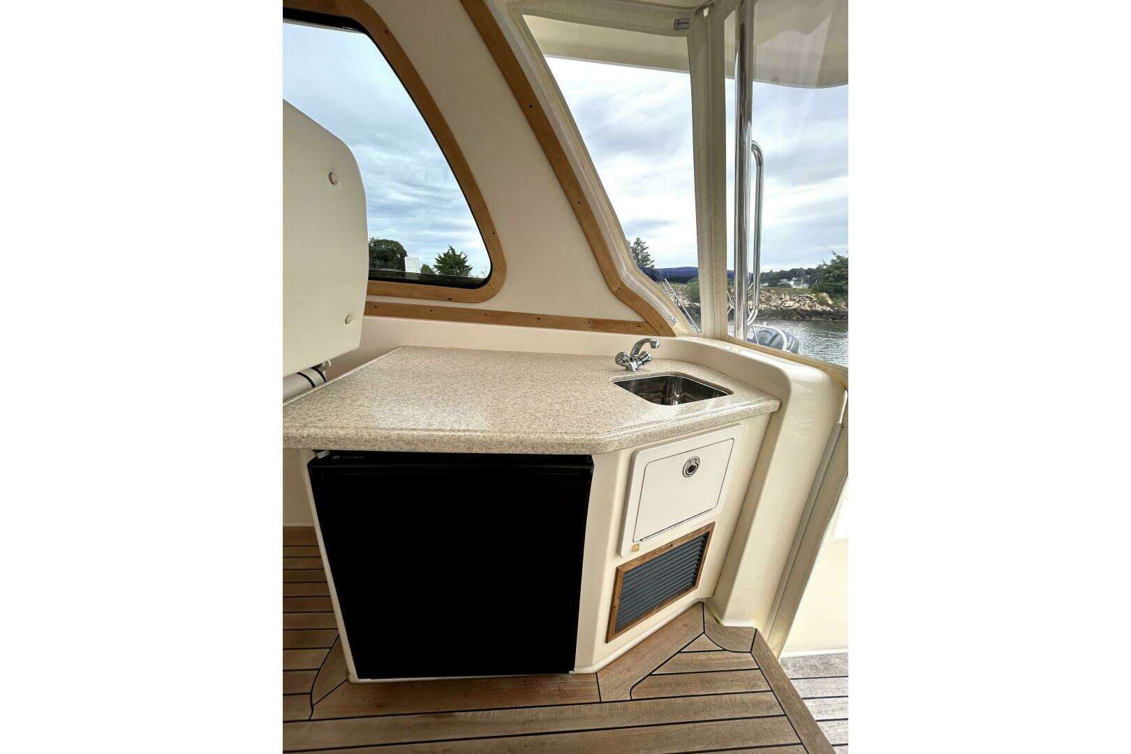 2006 Sabre 38 Hard Top Express - Image 10