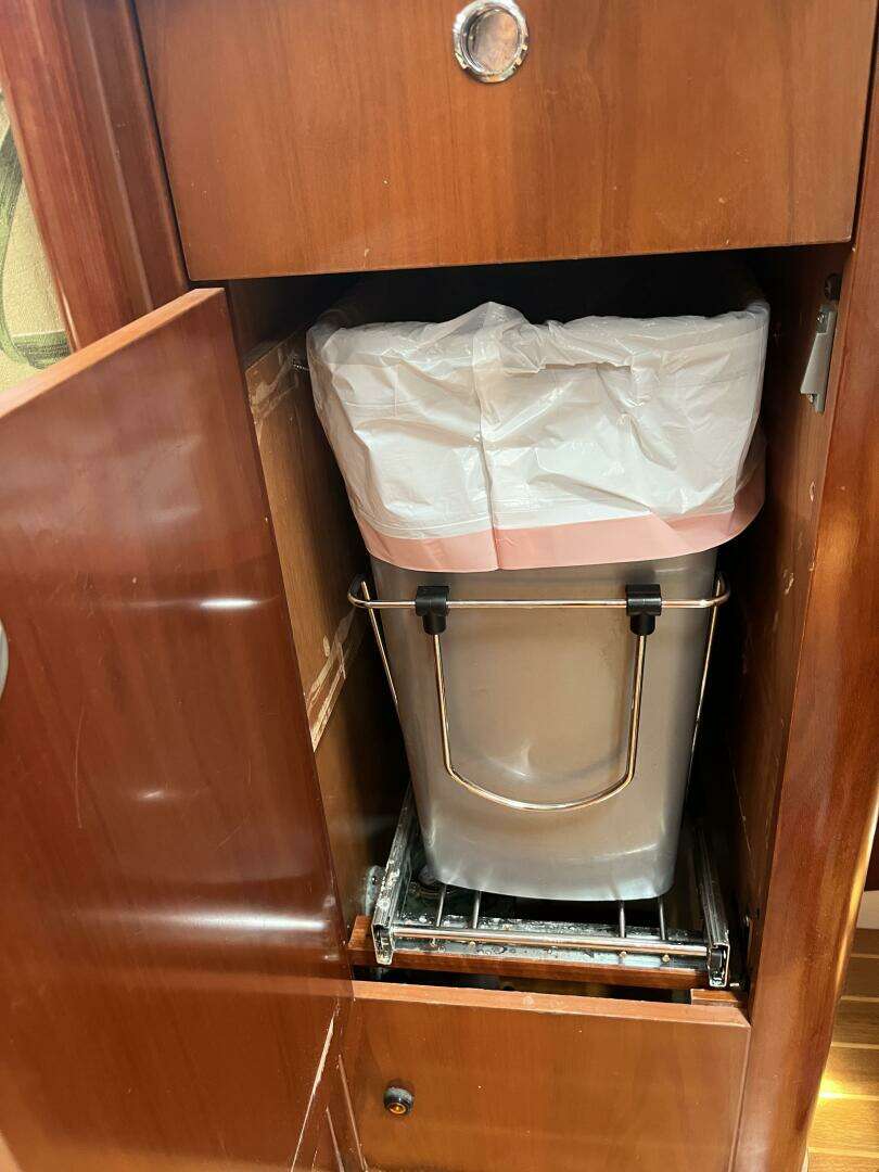 2005 Beneteau 423 - Image 23