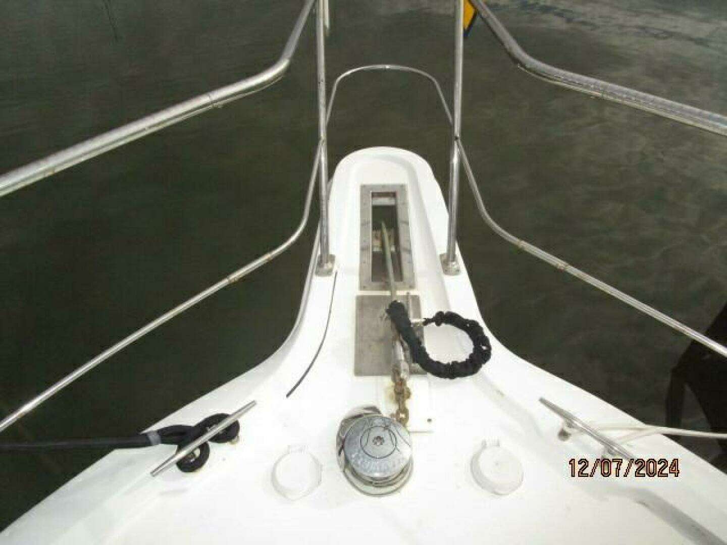 1999 Carver 40 Cockpit - Image 4